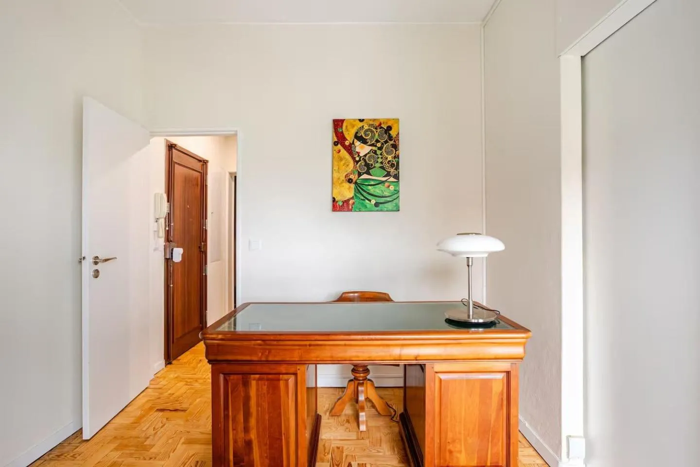 Business facilities in OLIVA 50 - 4 Bedrooms and Office - 3 Bathrooms - Near Lisbon Expo & Airport