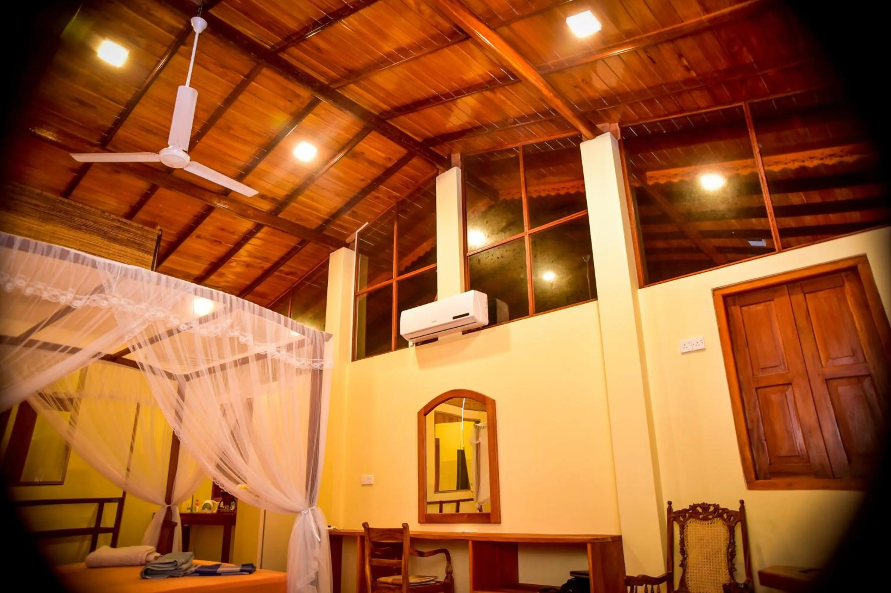 Restaurant/places to eat in Hotel Finlanka