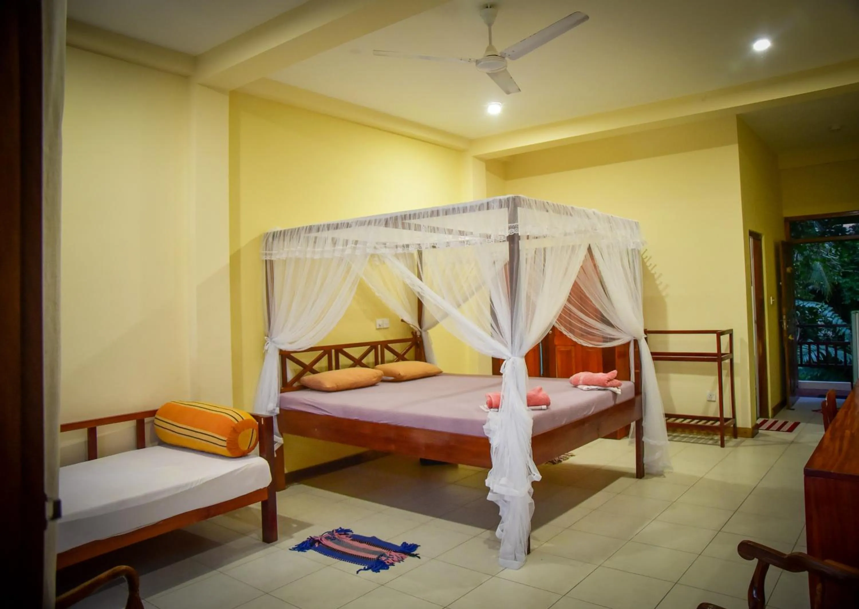 Bedroom, Bed in Hotel Finlanka