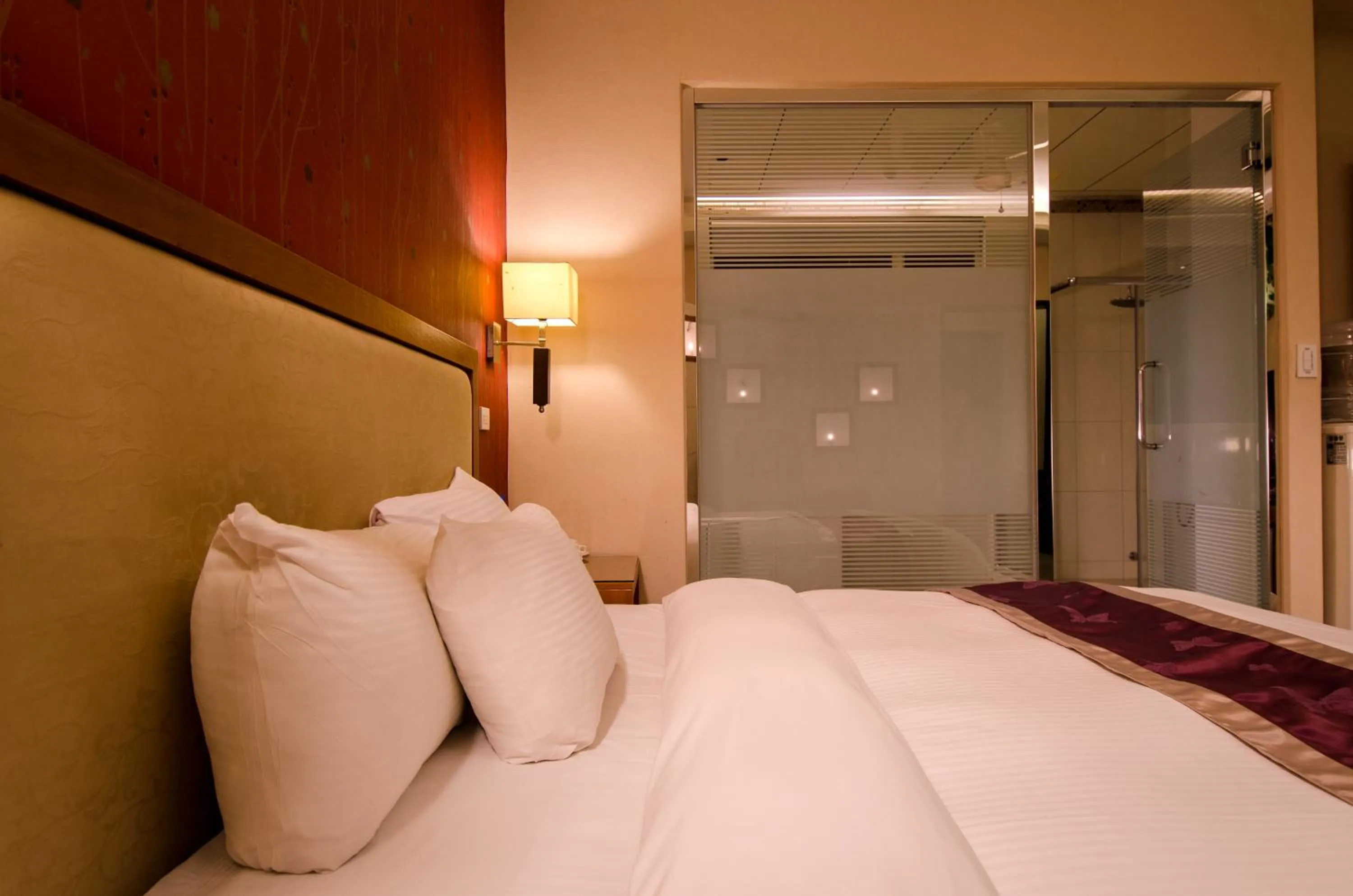 Bed in Wogo Hotel
