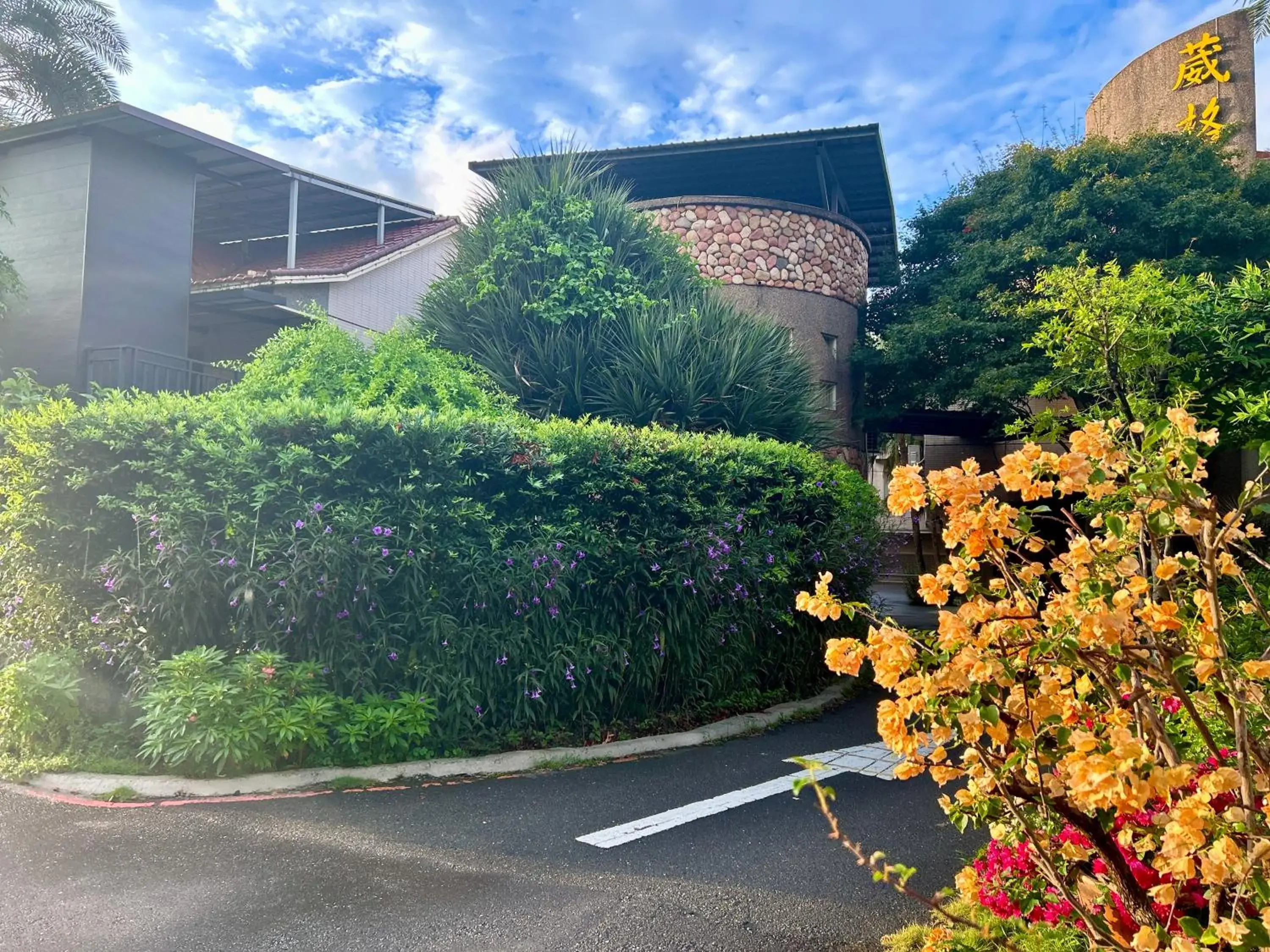 Garden view in Wogo Hotel Garden view in Wogo Hotel