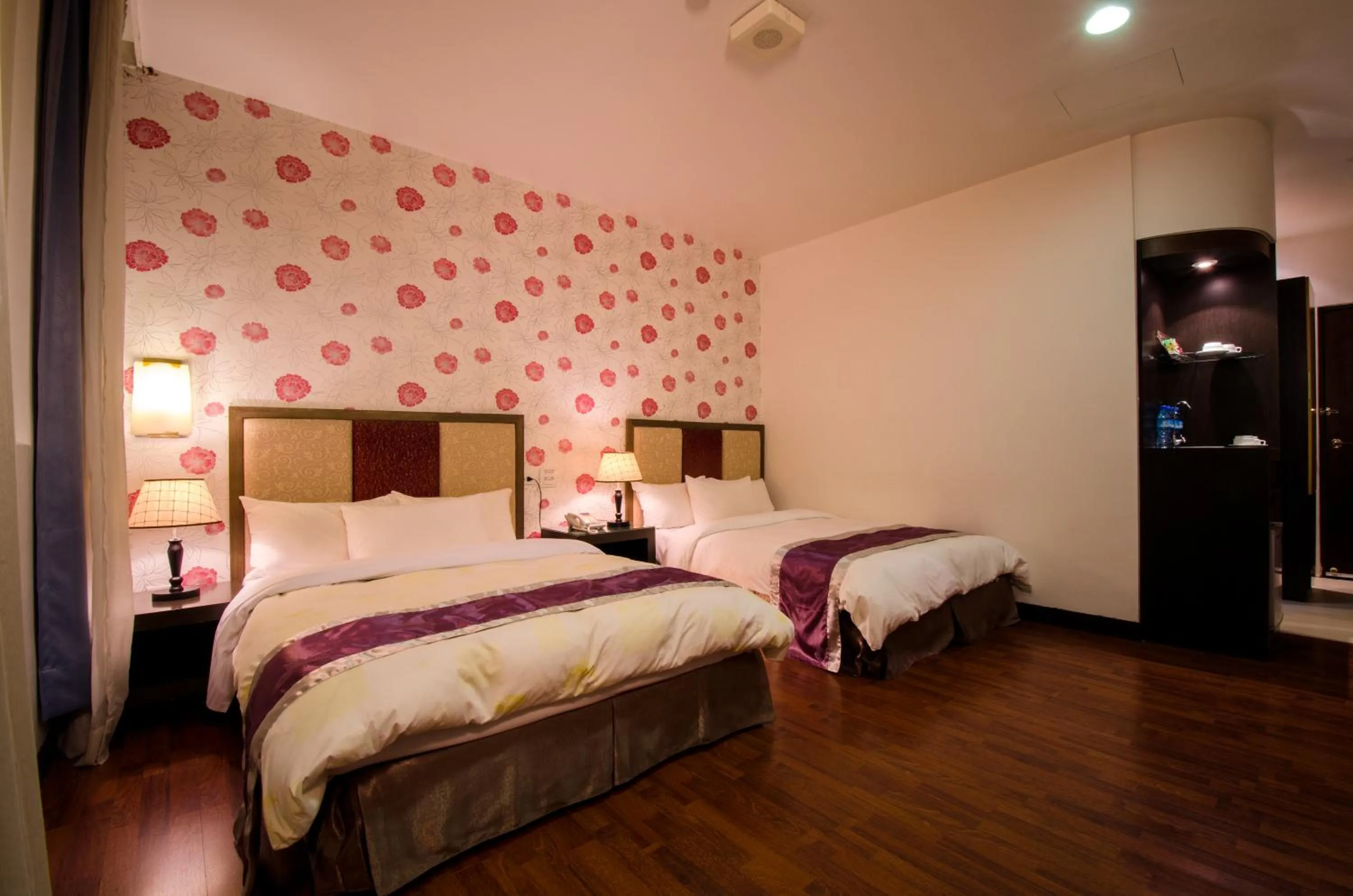 bunk bed, Bed in Wogo Hotel