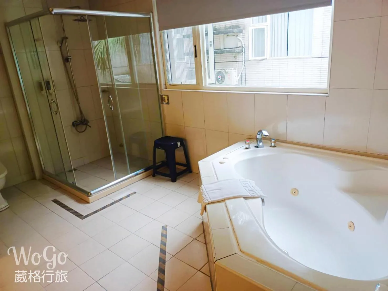 Shower in Wogo Hotel