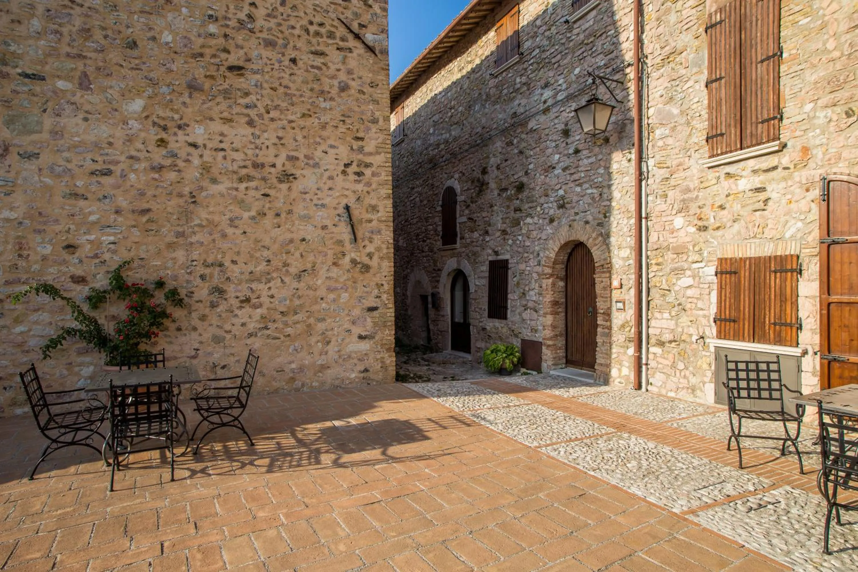 Property building in Il Castello Di Perchia