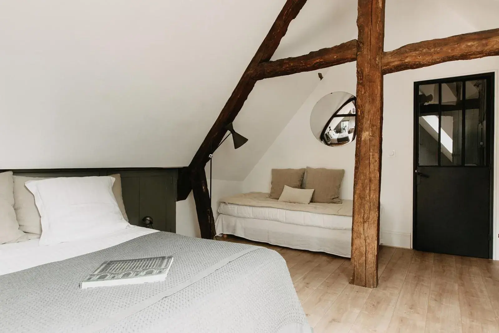 Bedroom, Bed in La Dime de Giverny - Chambres d'hôtes Bedroom, Bed in La Dime de Giverny - Chambres d'hôtes