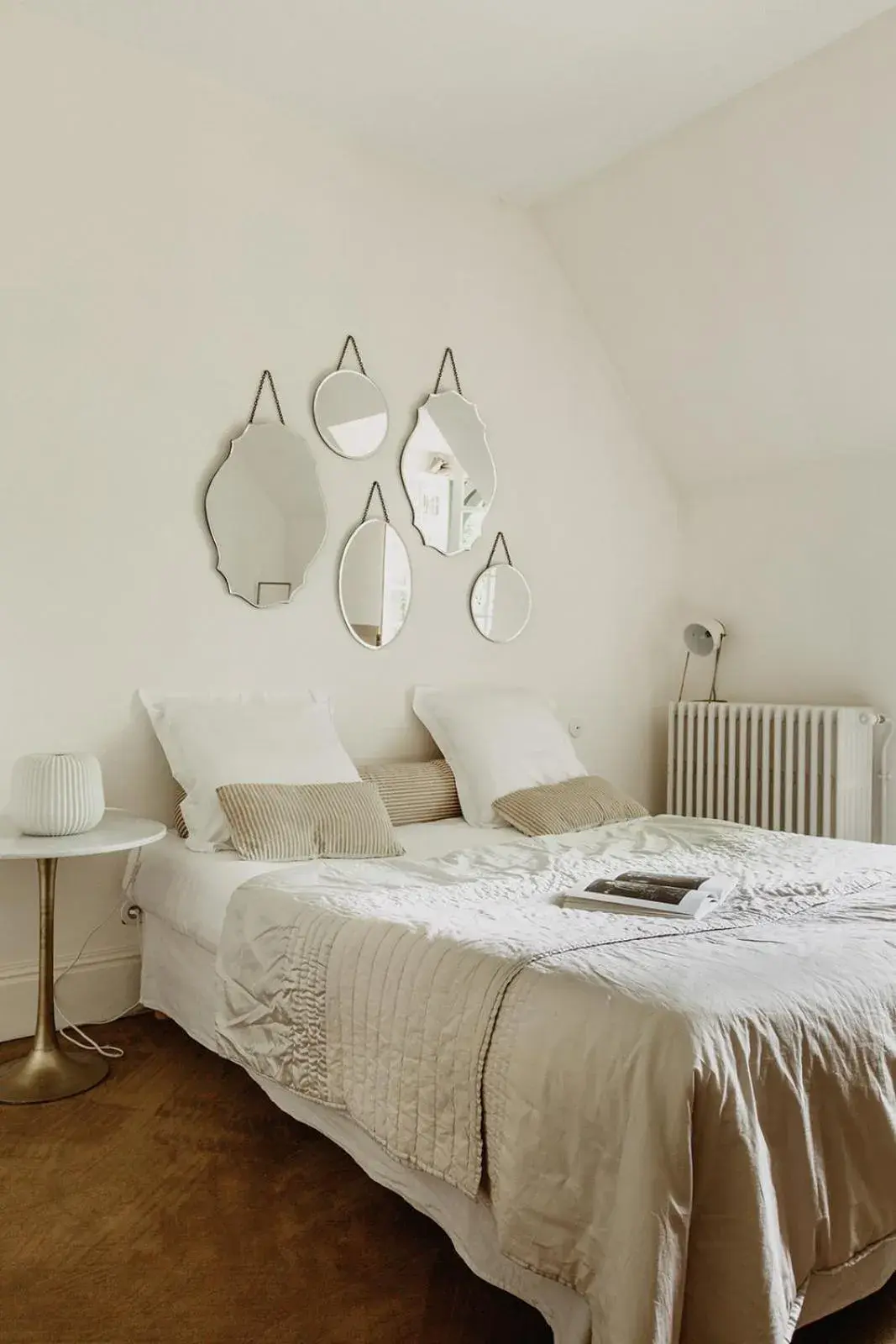 Bedroom, Bed in La Dime de Giverny - Chambres d'hôtes Bedroom, Bed in La Dime de Giverny - Chambres d'hôtes