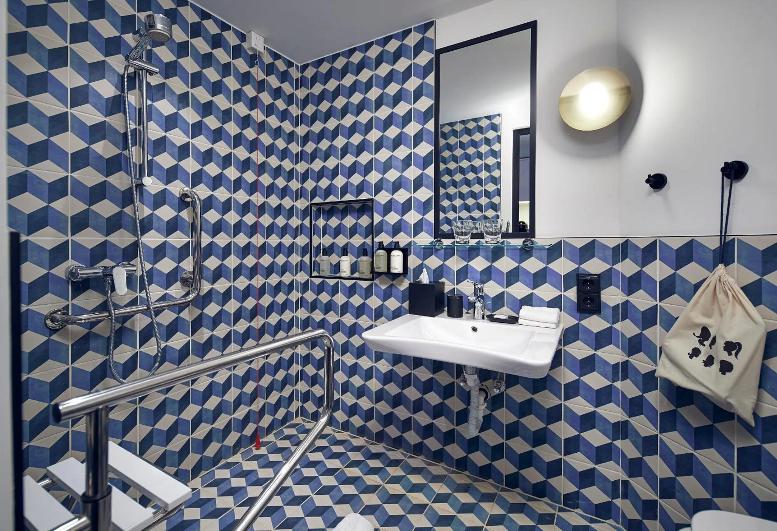 Photo of the whole room in Kimpton De Witt Amsterdam by IHG