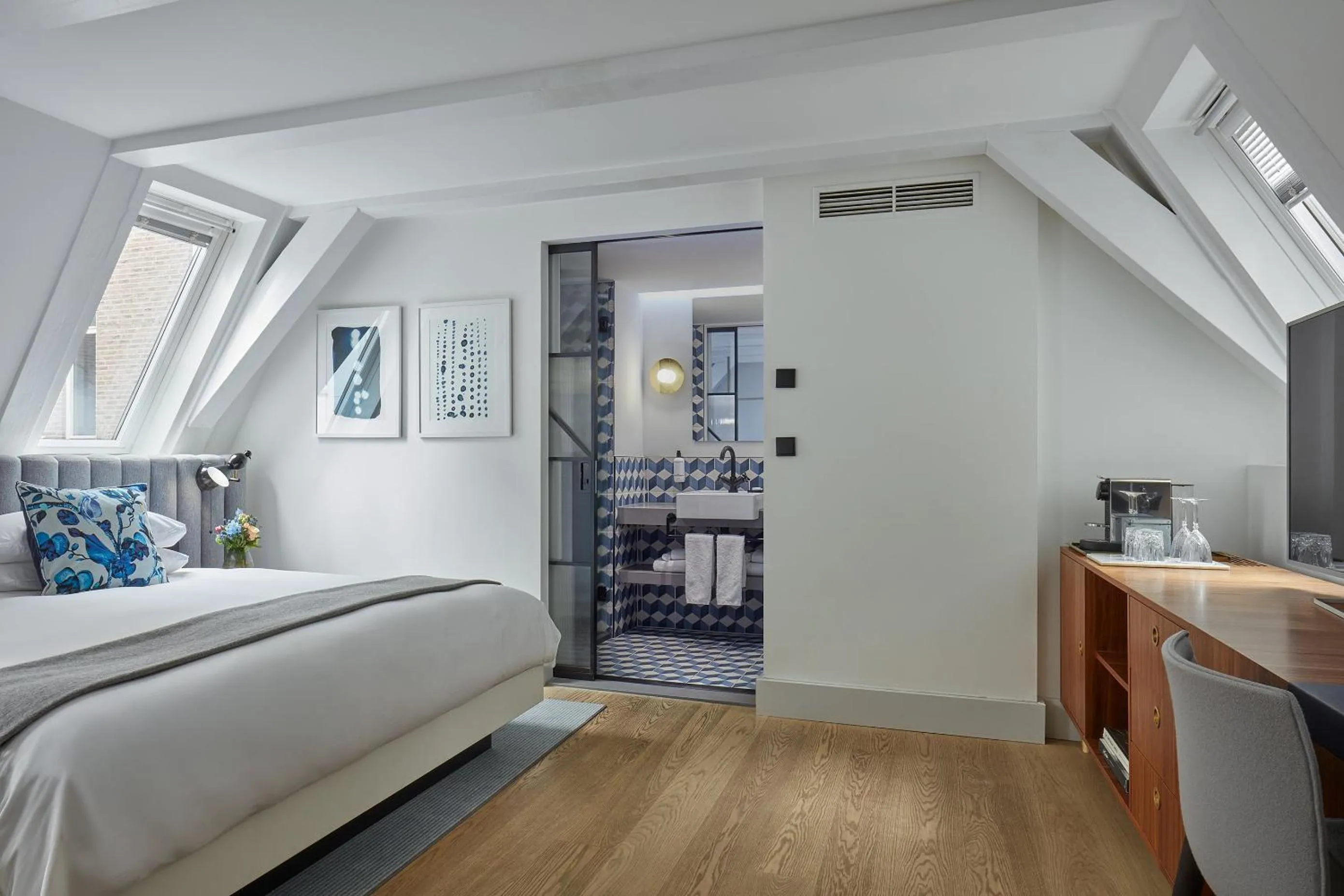 Photo of the whole room, Bed in Kimpton De Witt Amsterdam by IHG