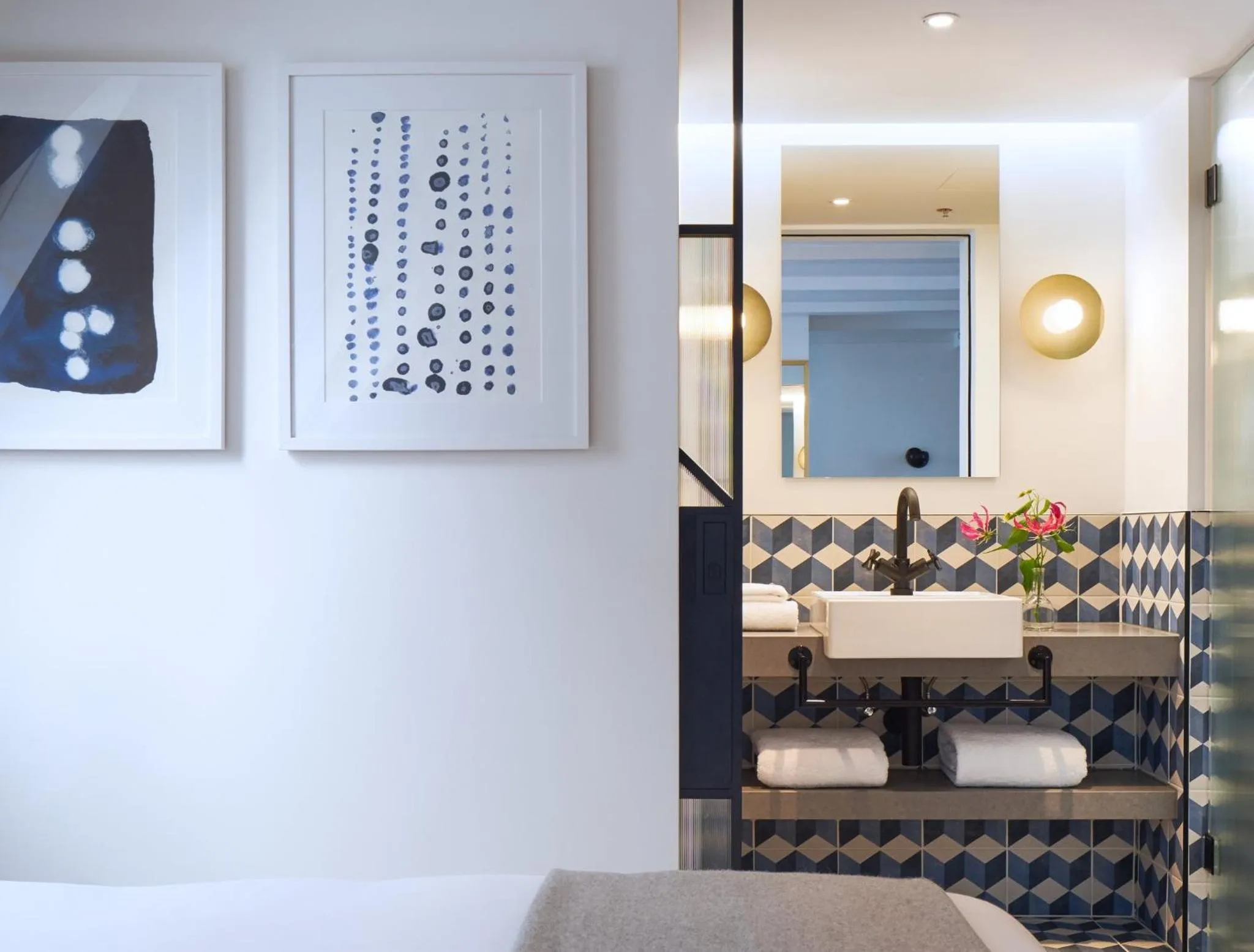 Photo of the whole room in Kimpton De Witt Amsterdam by IHG