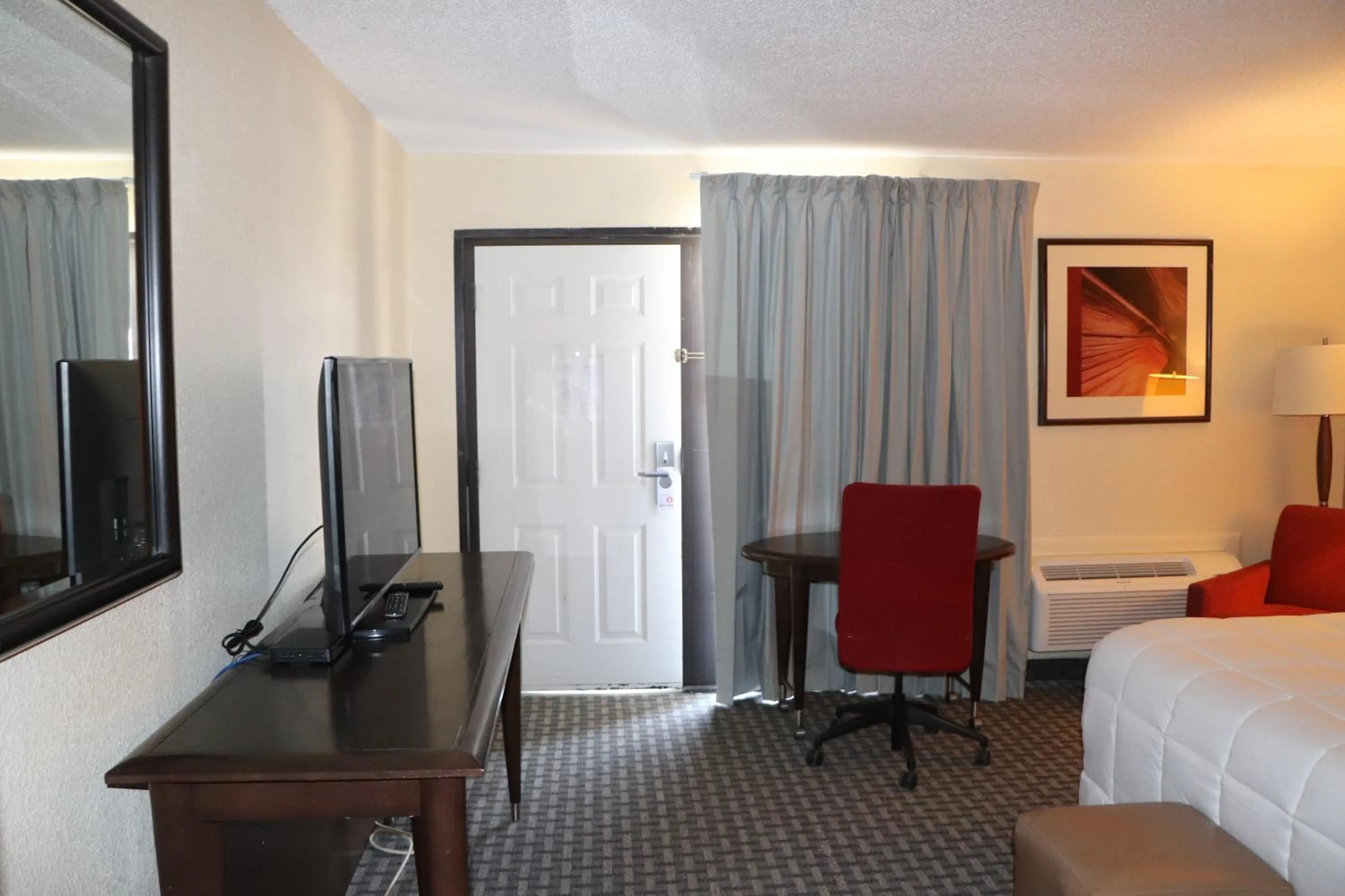 TV and multimedia, Bed in Historic Cow Palace Inn