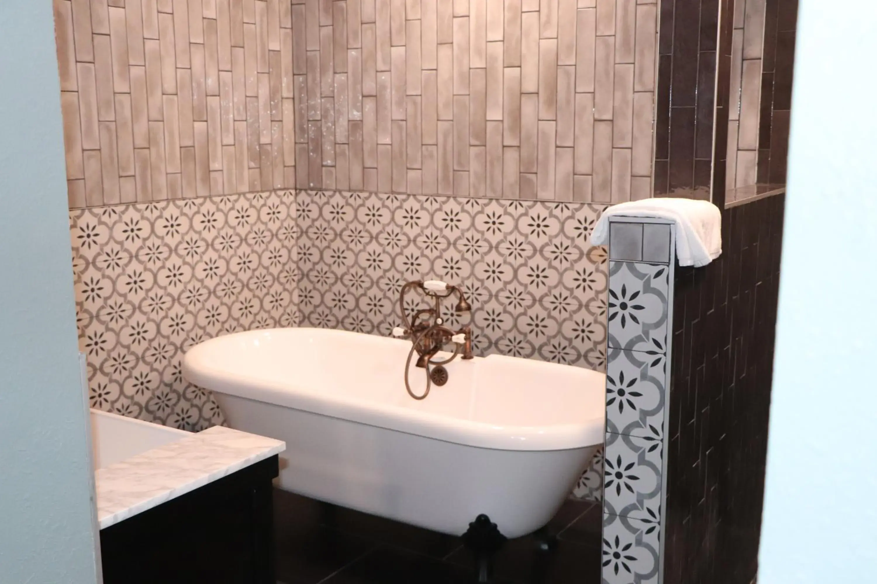 Suite in Historic Cow Palace Inn Suite in Historic Cow Palace Inn