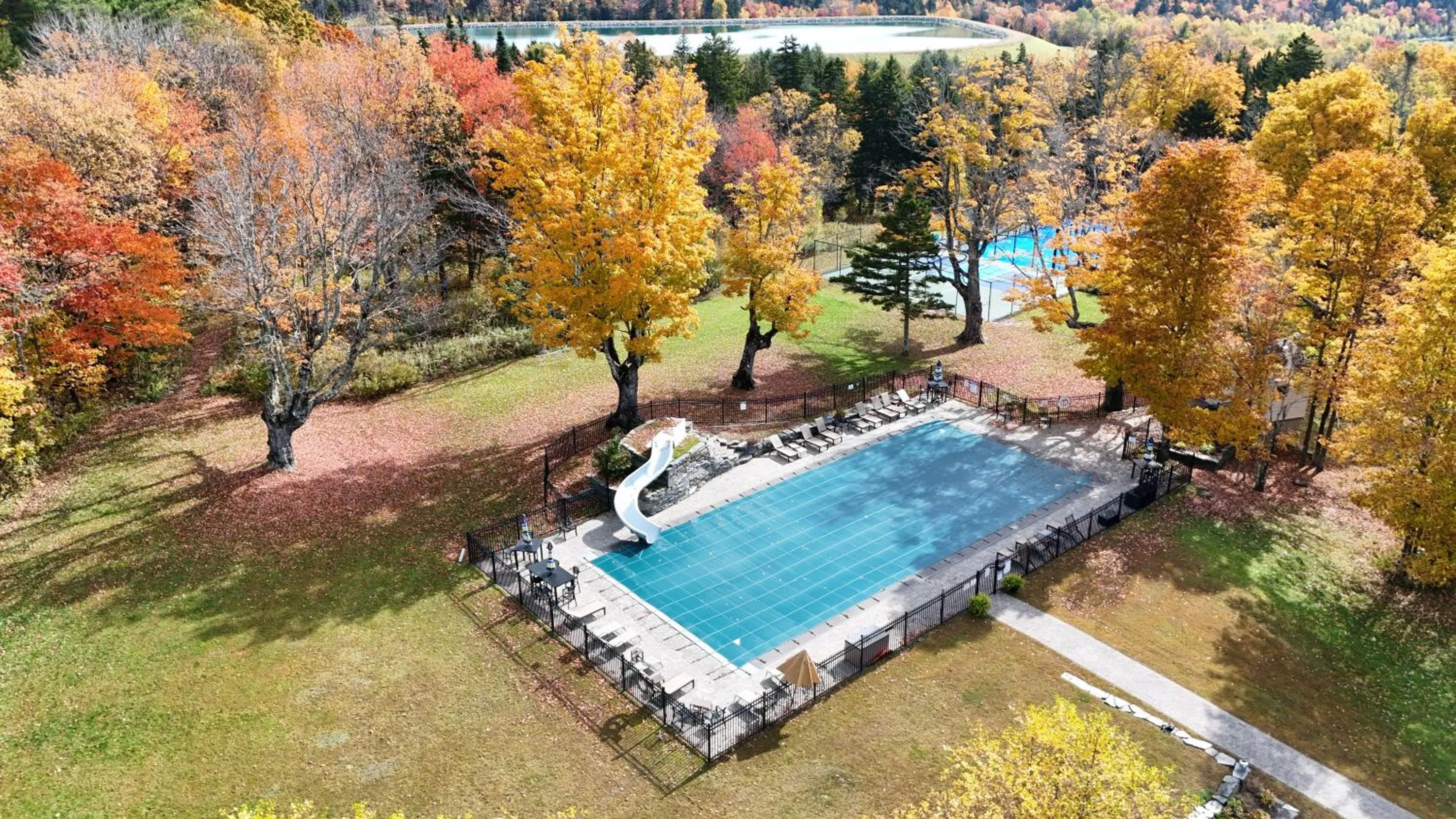 Swimming pool in Brook Bound Inn