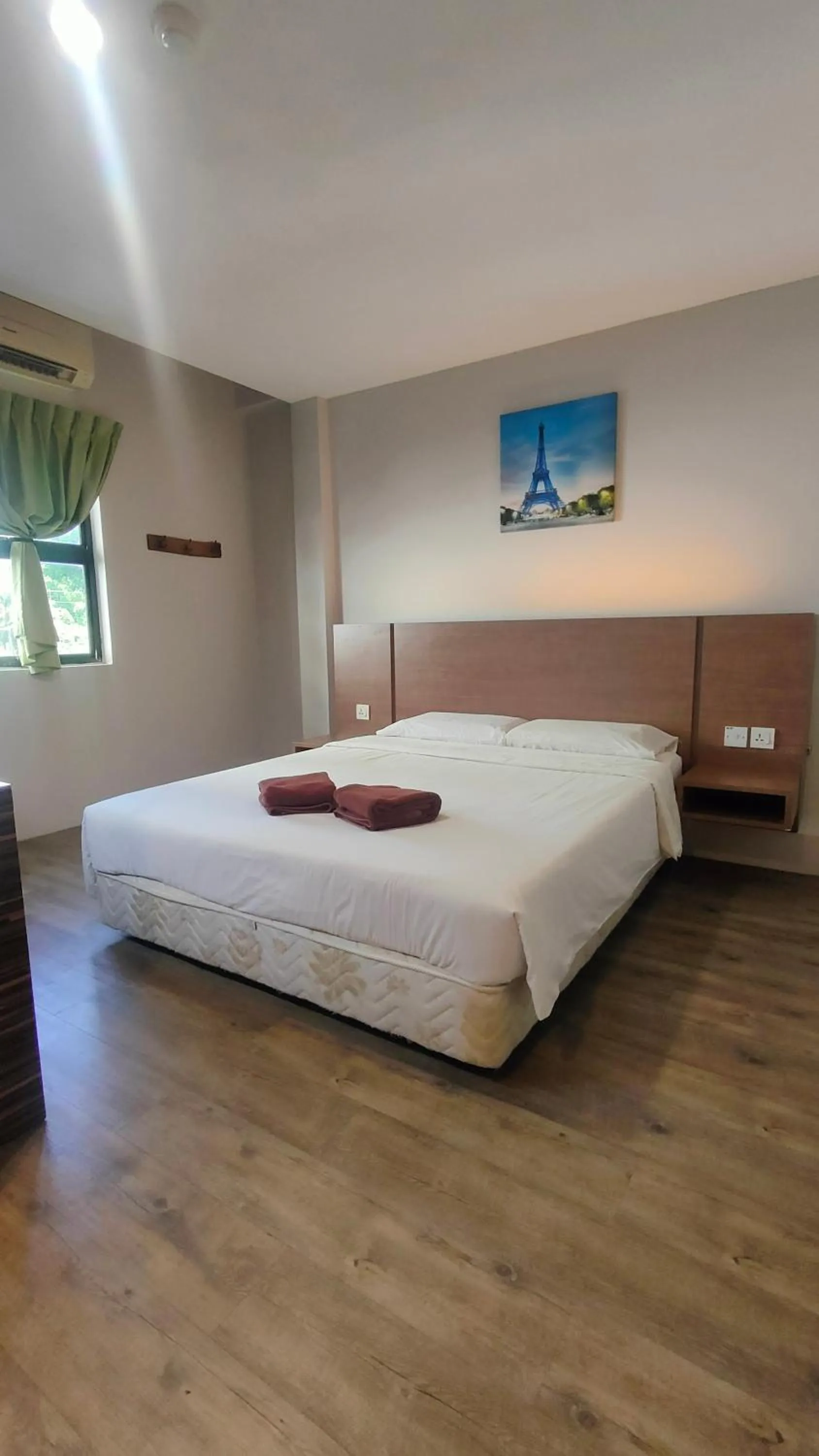 Bedroom, Bed in Walk Inn