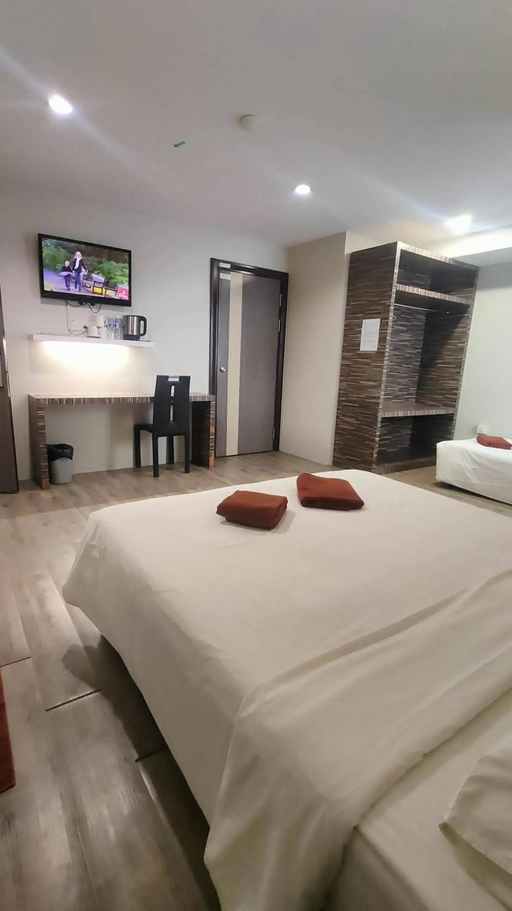 TV and multimedia, Bed in Walk Inn TV and multimedia, Bed in Walk Inn