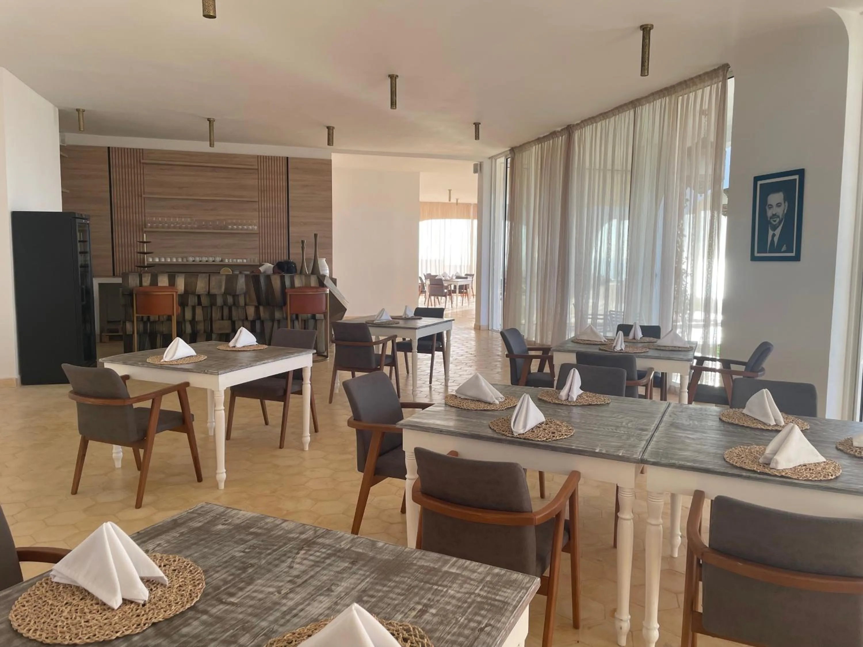 Restaurant/places to eat in Villa La Falaise