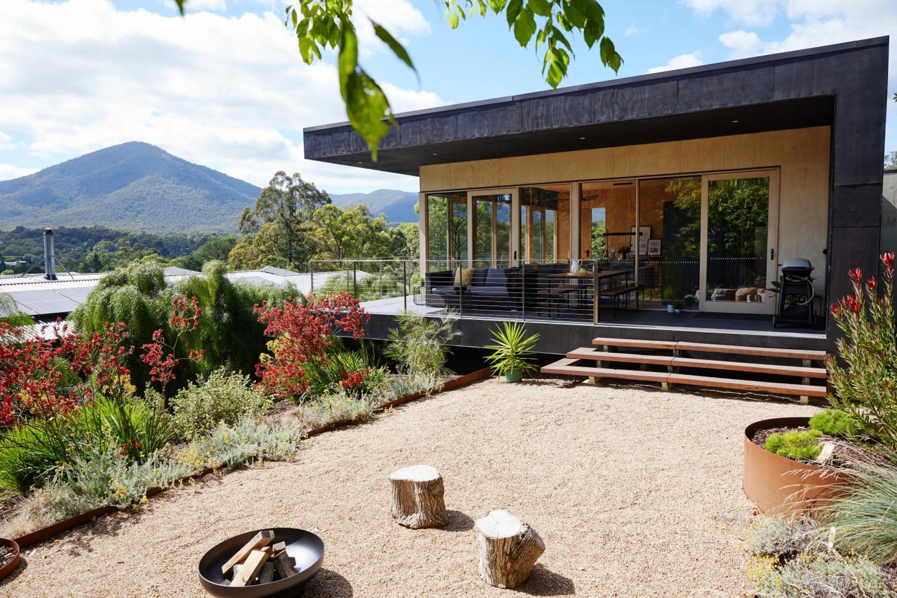 Property building in Jacquina - Yarra Valley