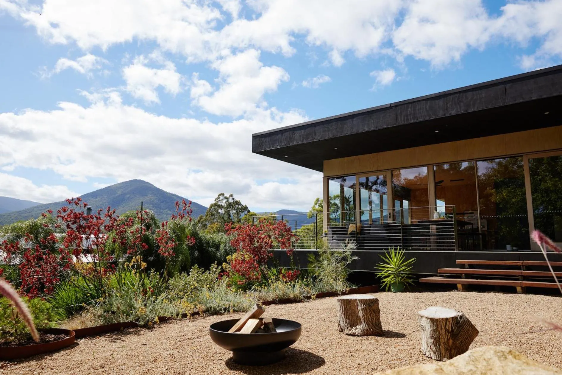 Property building in Jacquina - Yarra Valley
