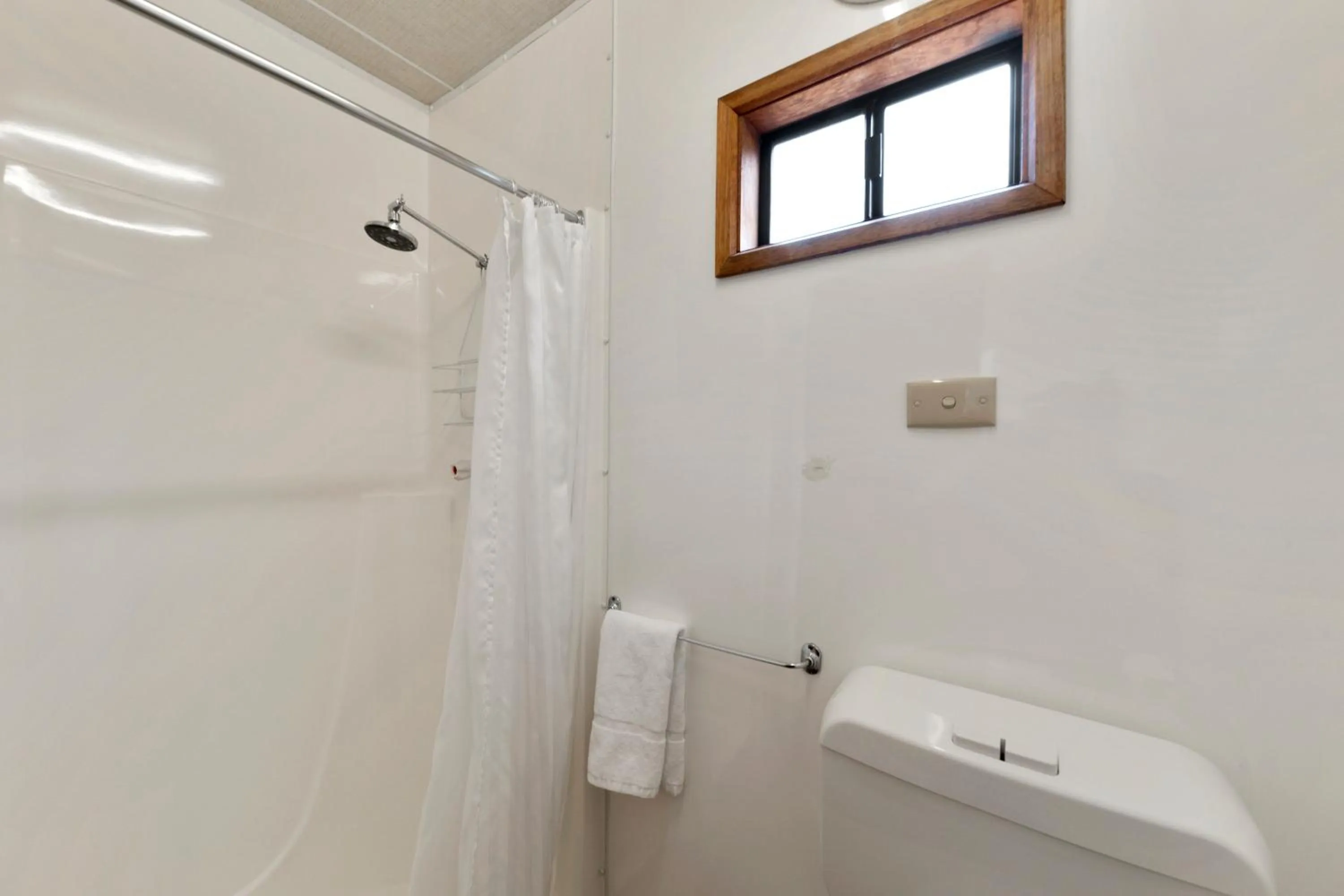 Bathroom in Benalla Tourist Park