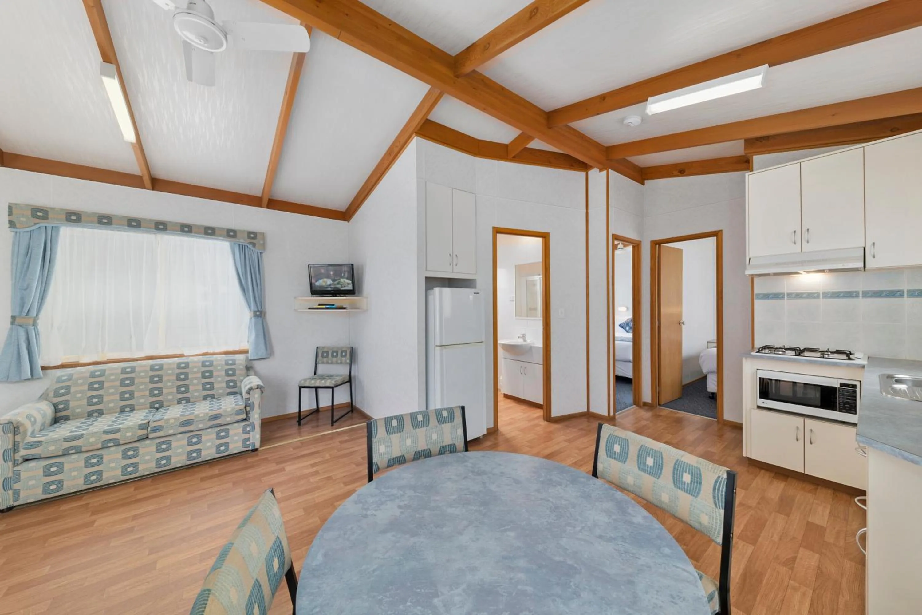 Kitchen or kitchenette in Benalla Tourist Park