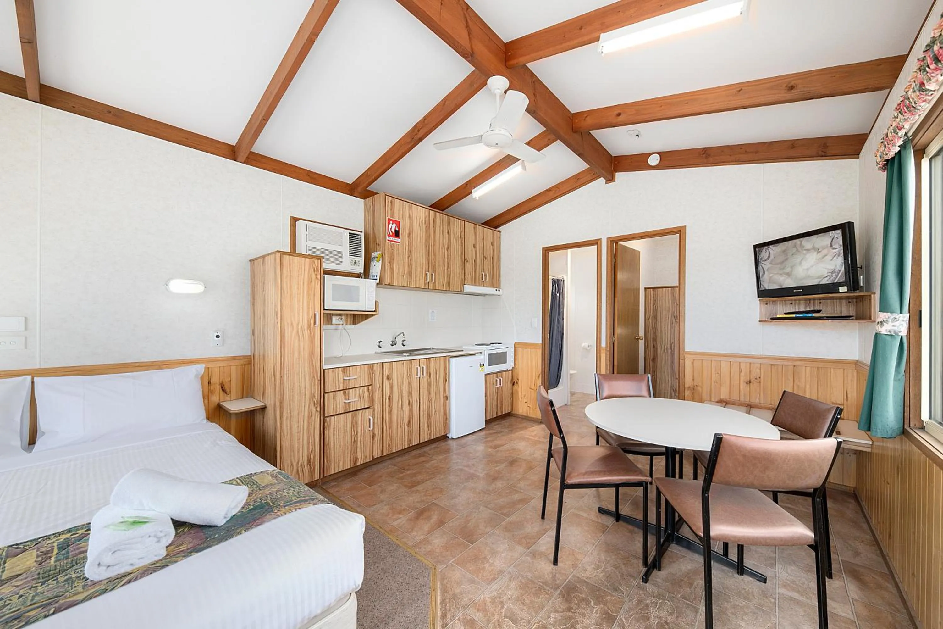 Kitchen or kitchenette in Benalla Tourist Park