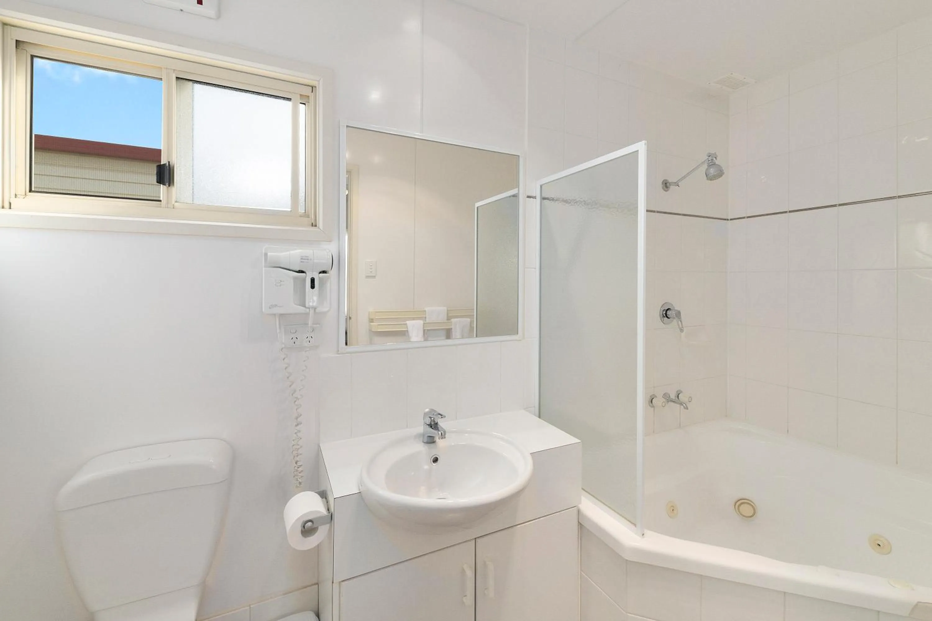 Bathroom in Benalla Tourist Park