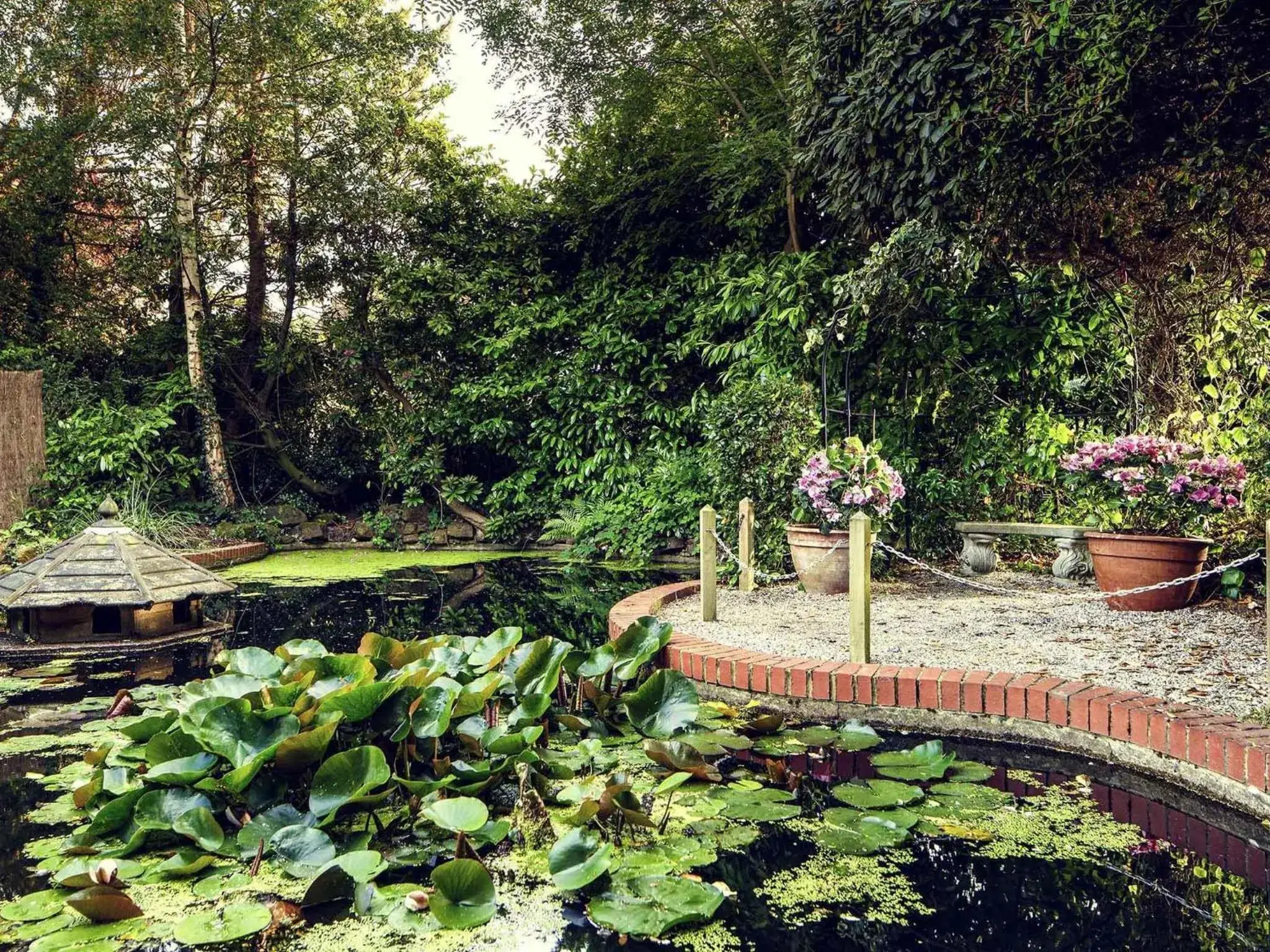 Property building in Mercure Tunbridge Wells Hotel Property building in Mercure Tunbridge Wells Hotel