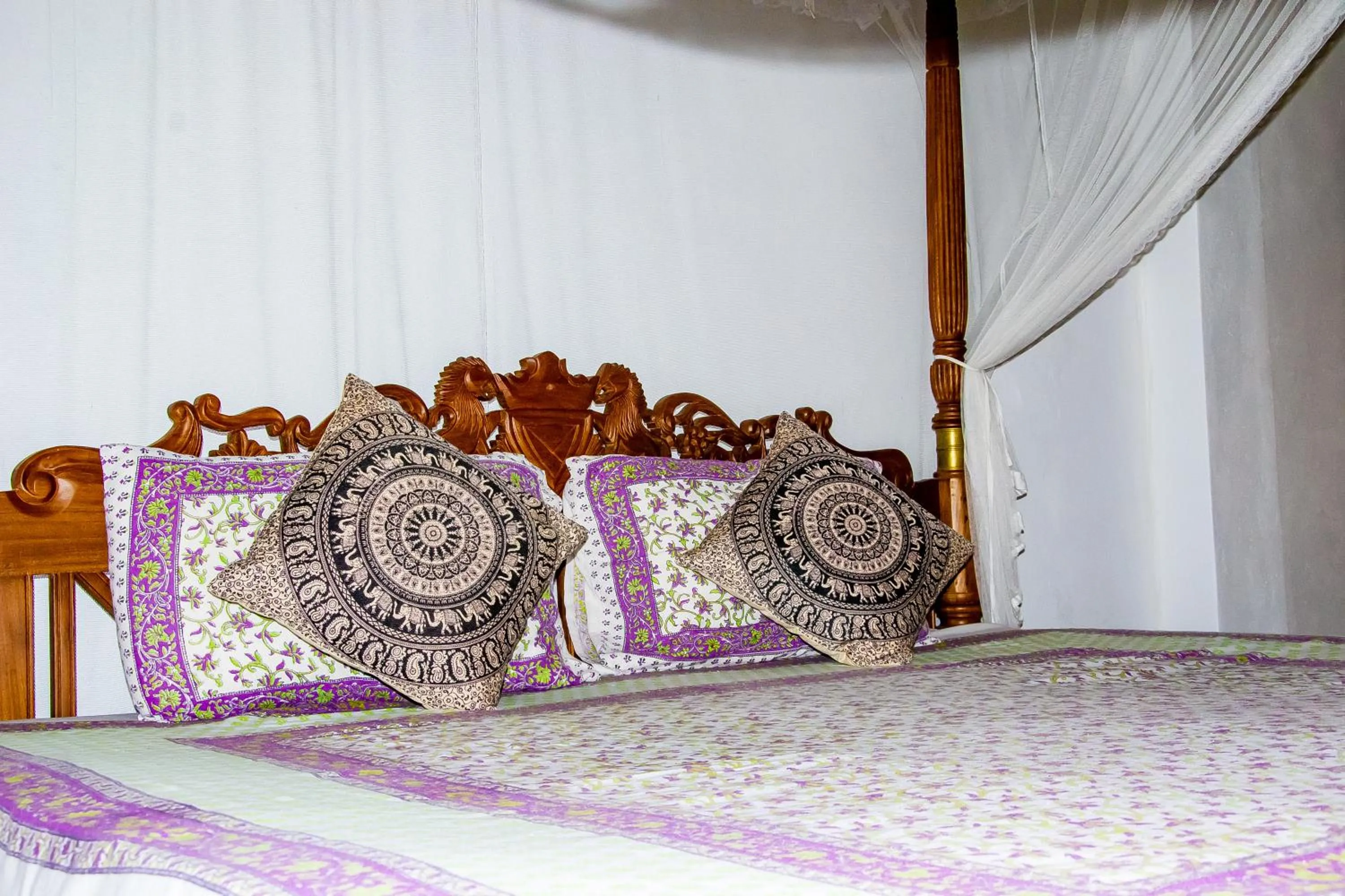 Bed in Blowhole Unawatuna