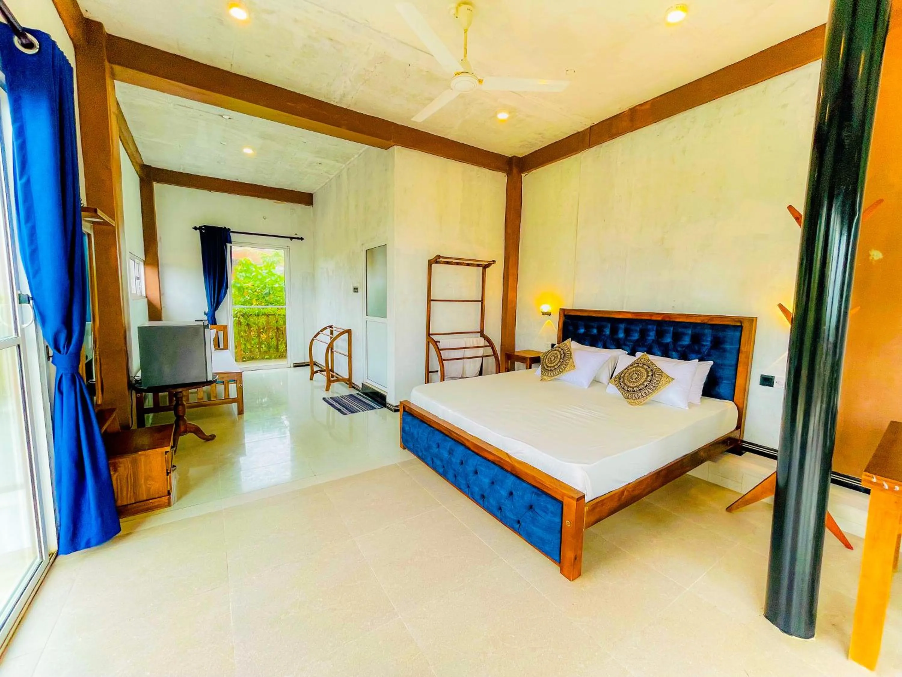 Bedroom, Bed in Blowhole Unawatuna