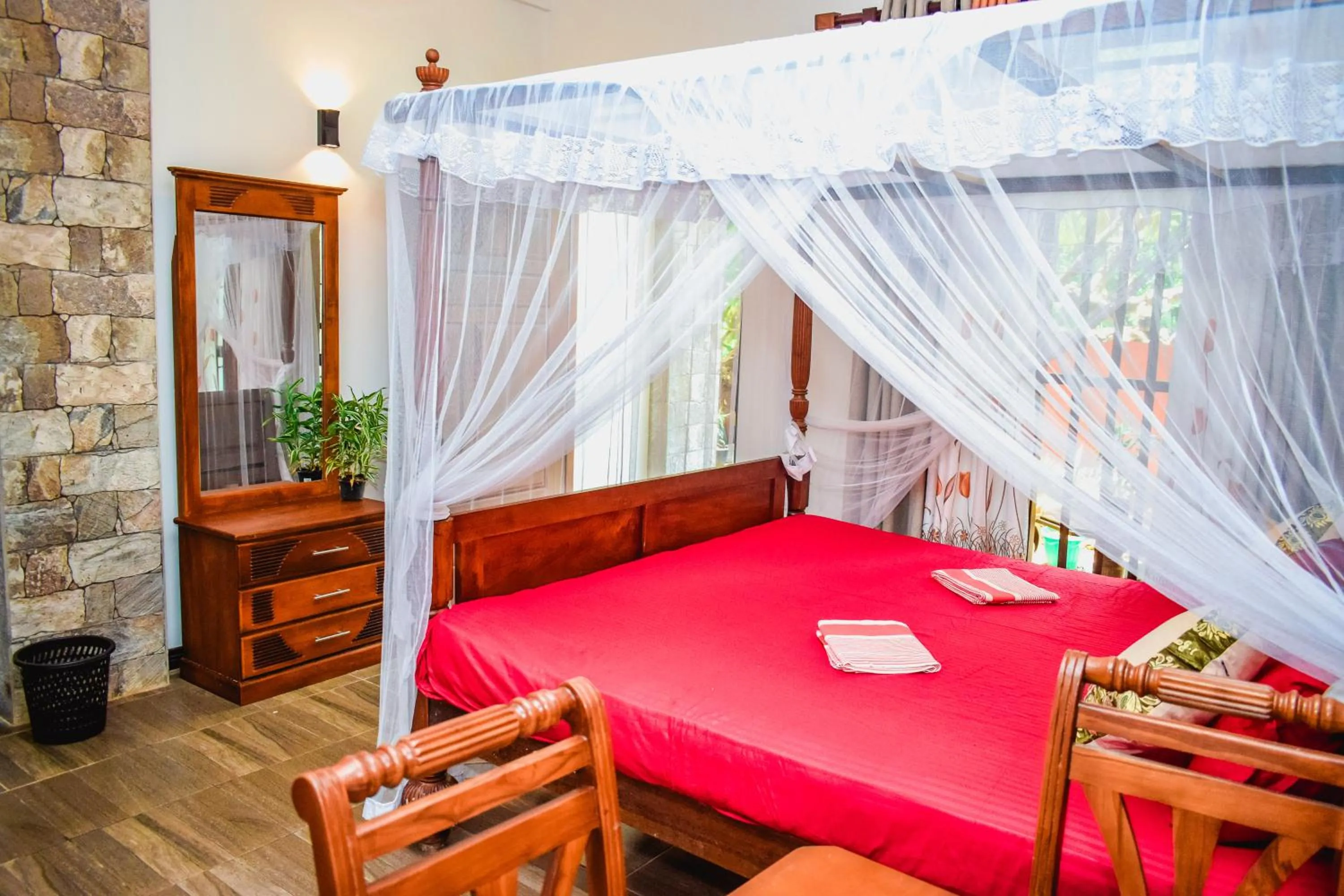 Photo of the whole room in Blowhole Unawatuna