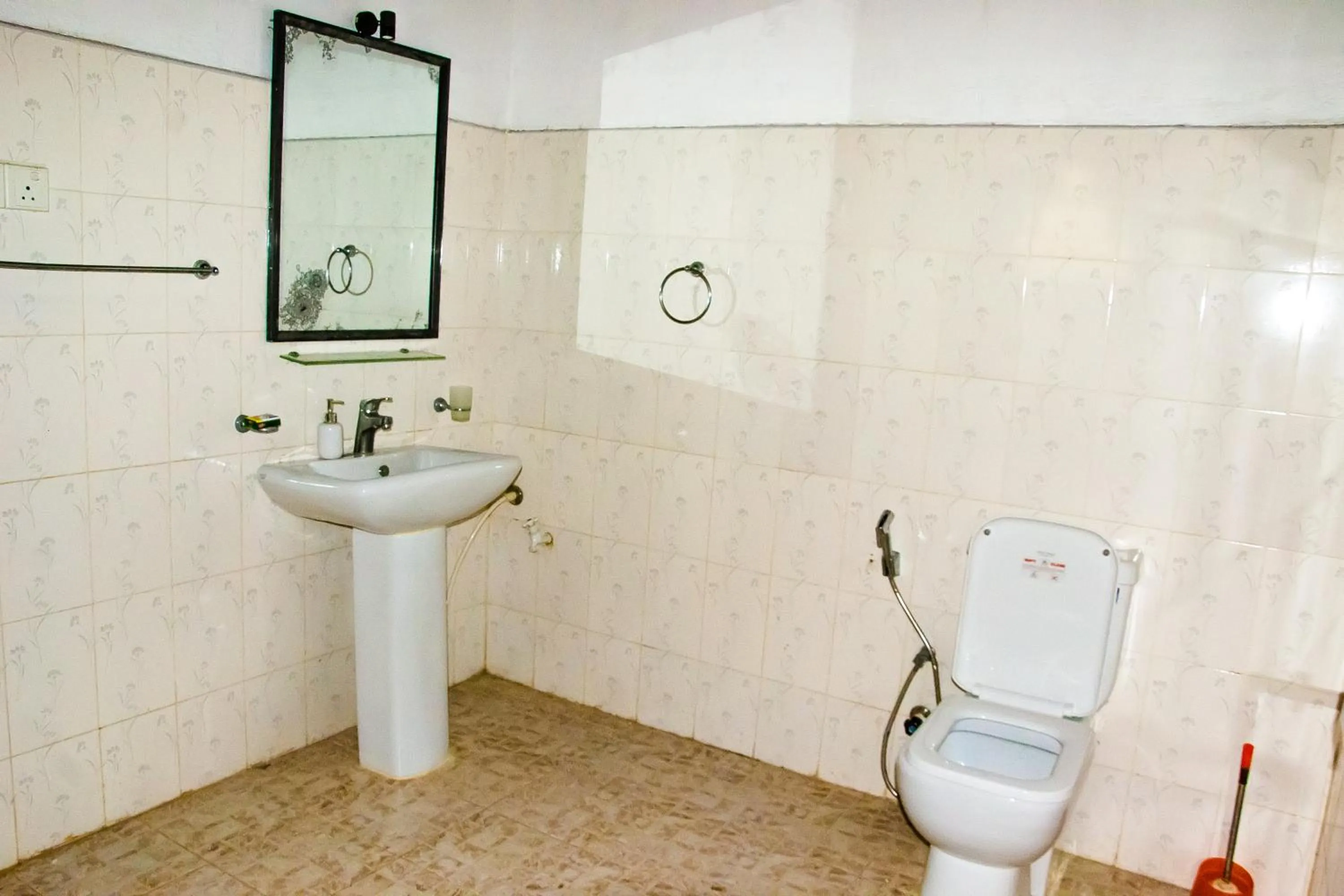 Toilet in Blowhole Unawatuna