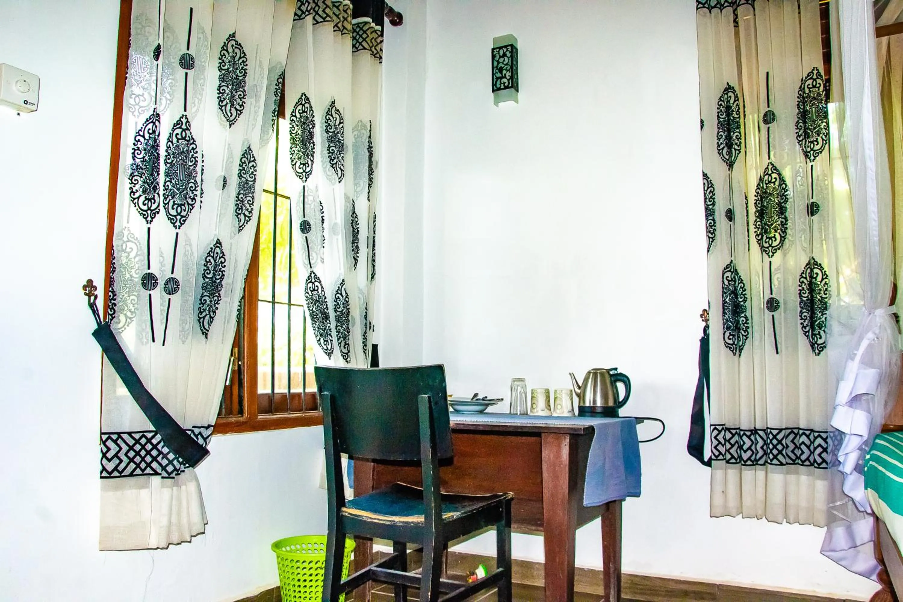 Bedroom, Bed in Blowhole Unawatuna