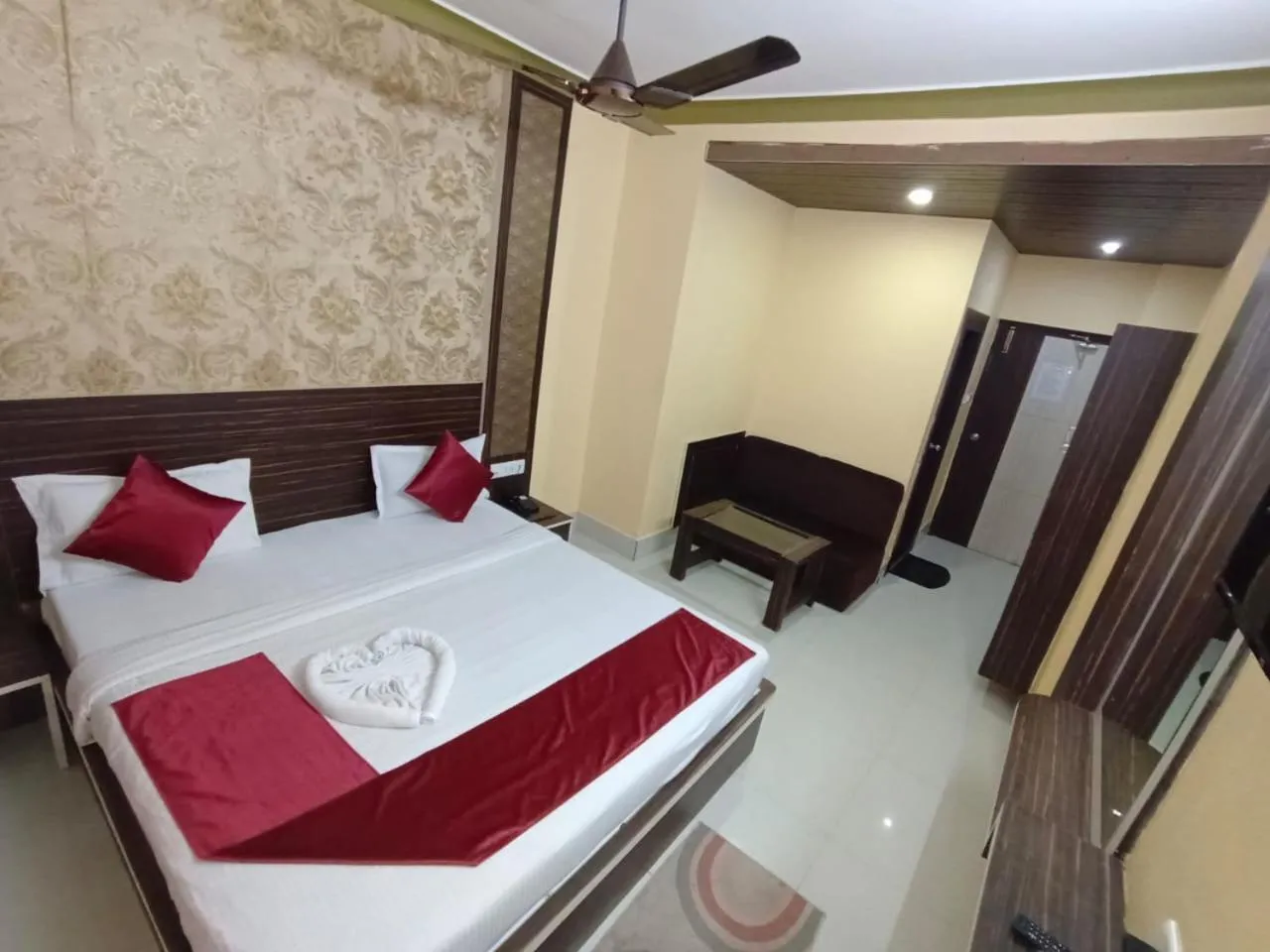 HOTEL TARA PALACE