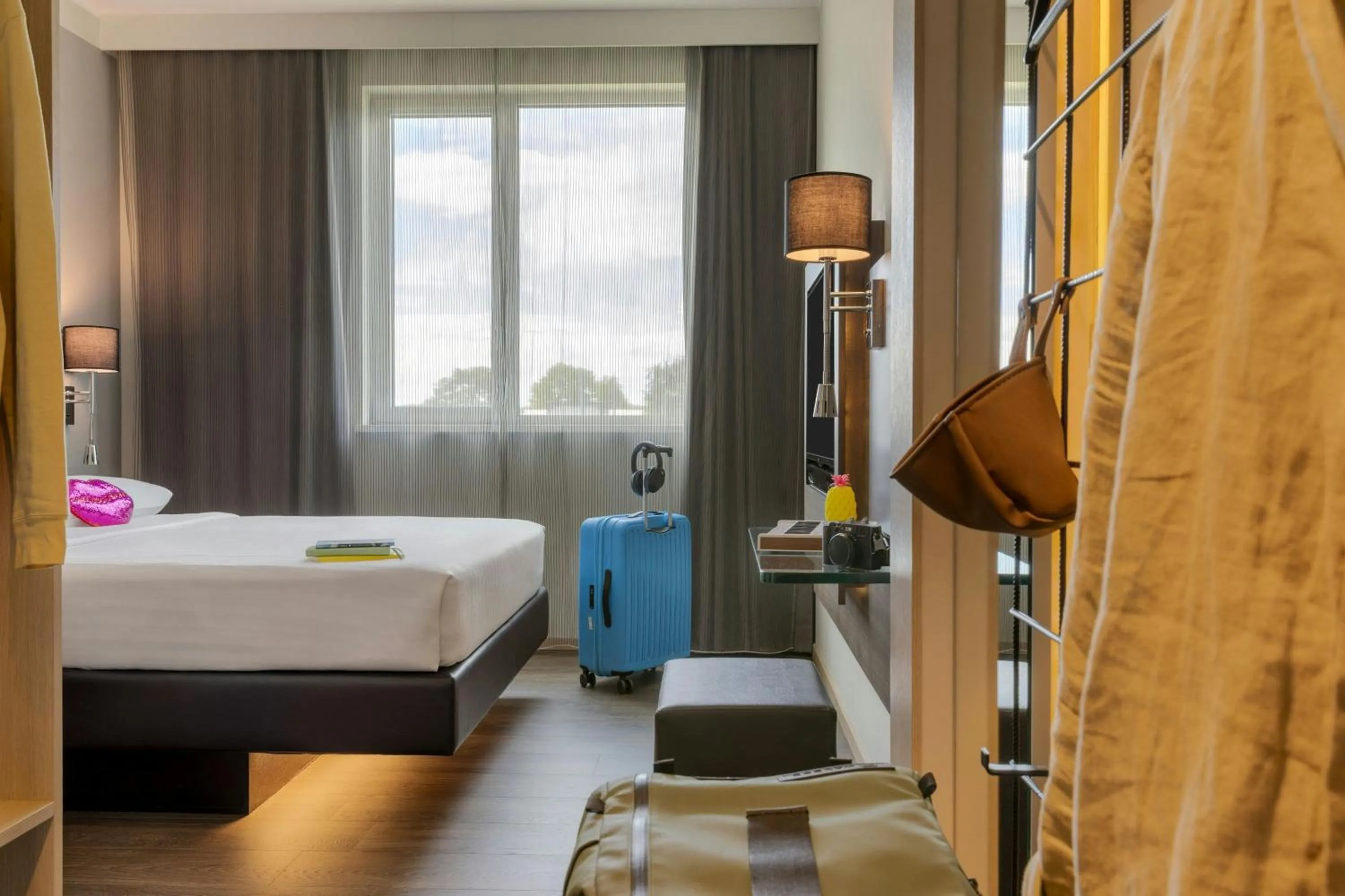 Bedroom, Bed in Moxy Milan Malpensa Airport