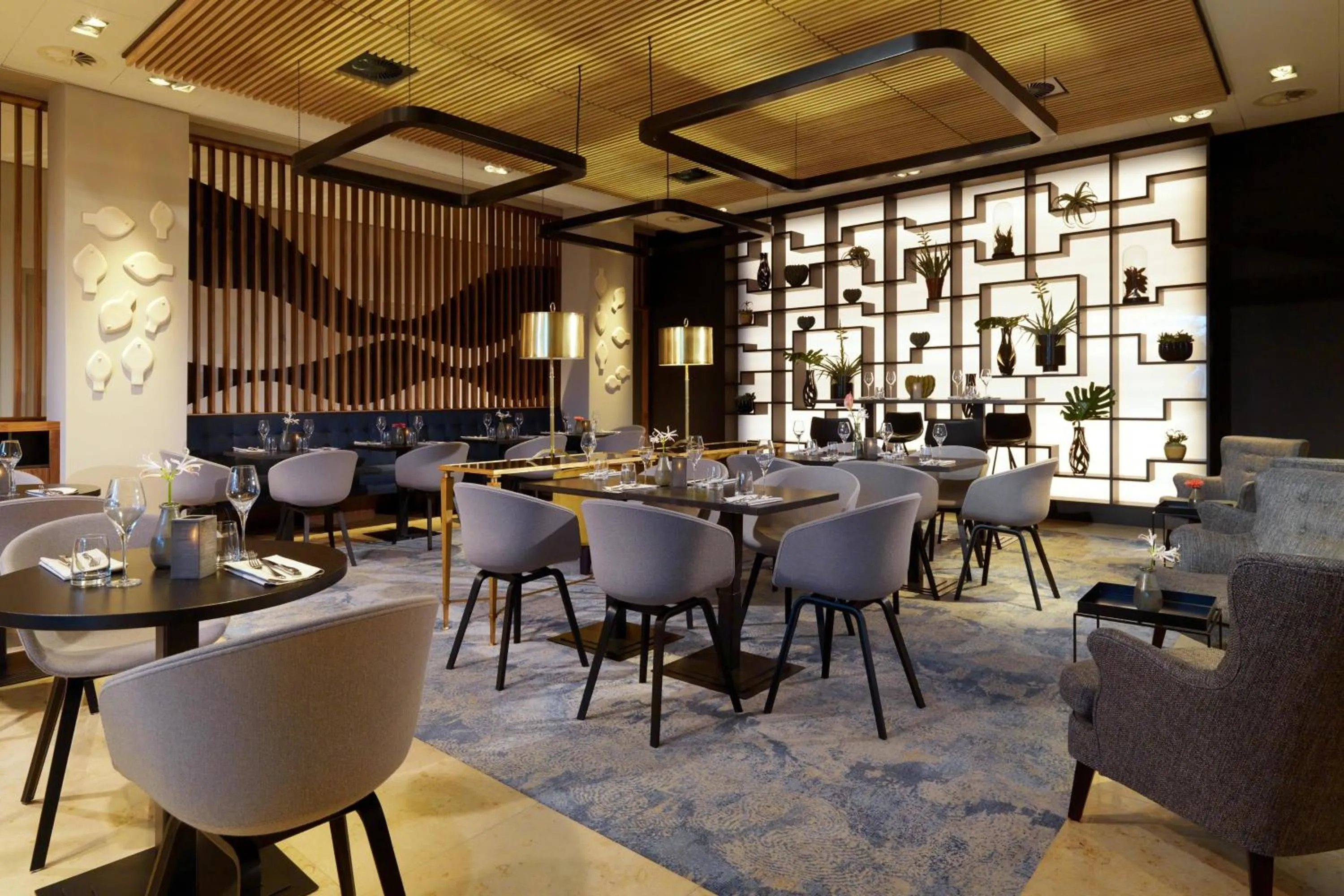 Restaurant/places to eat in Rotterdam Marriott Hotel