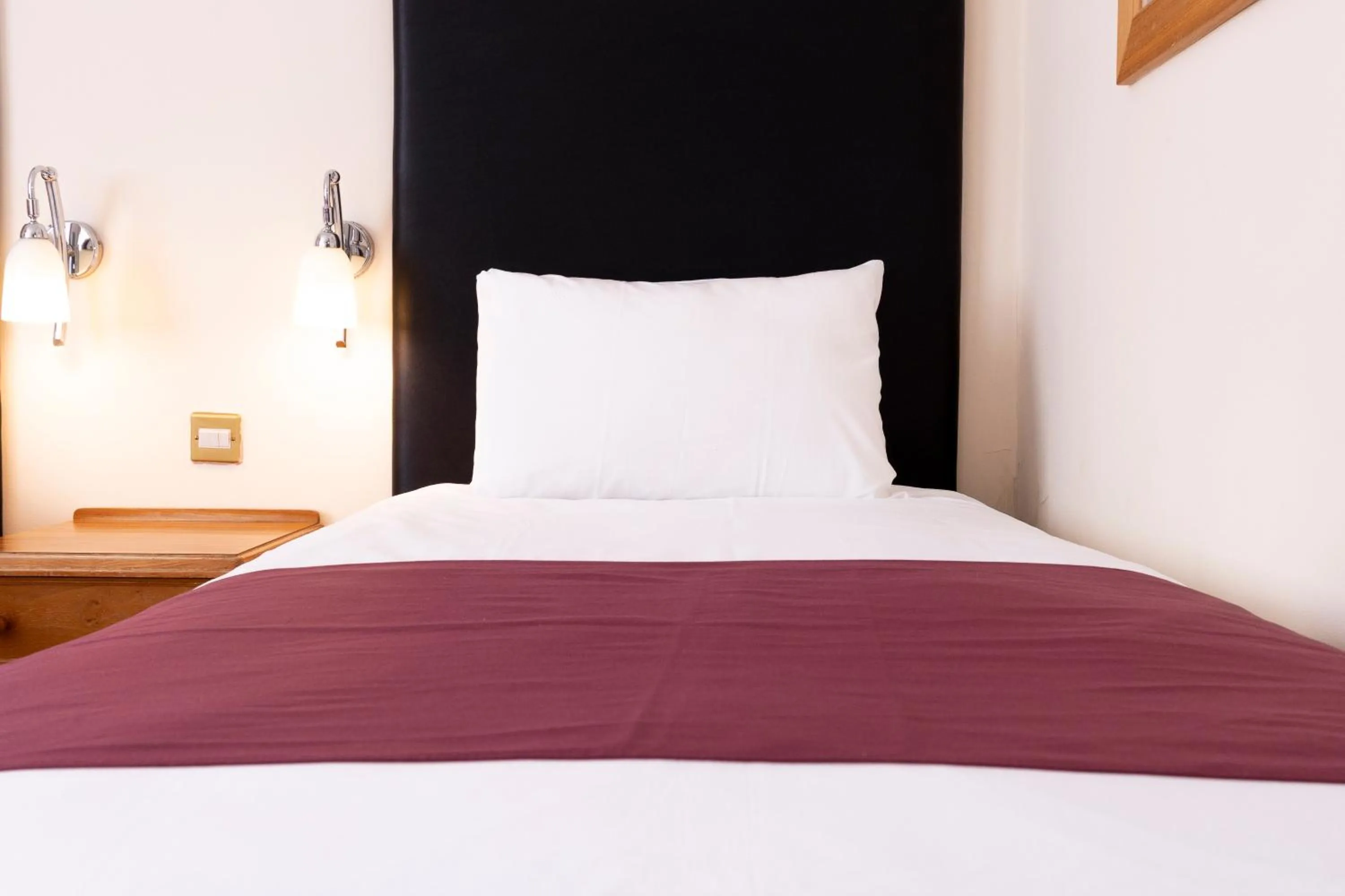 Bed in Roebuck by Greene King Inns