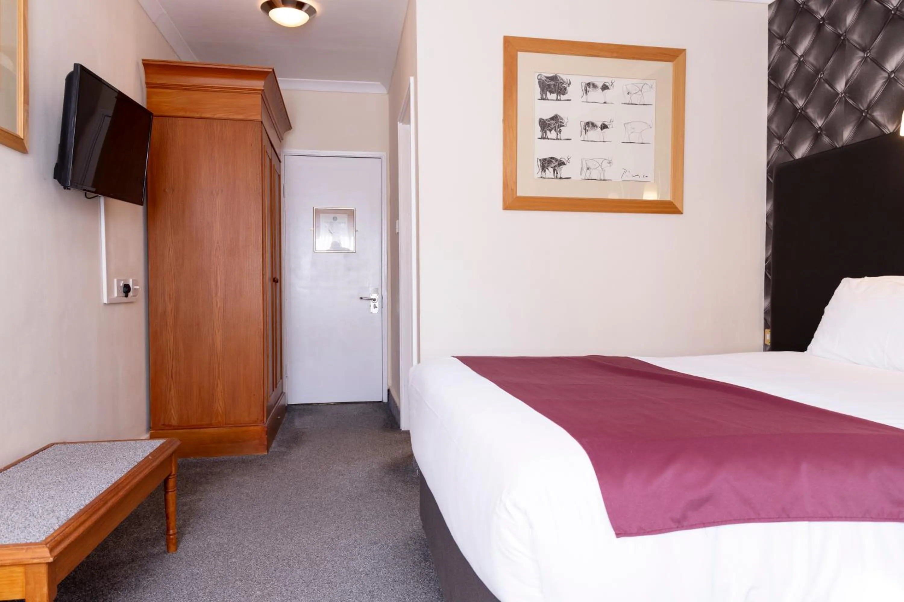 Bed in Roebuck by Greene King Inns