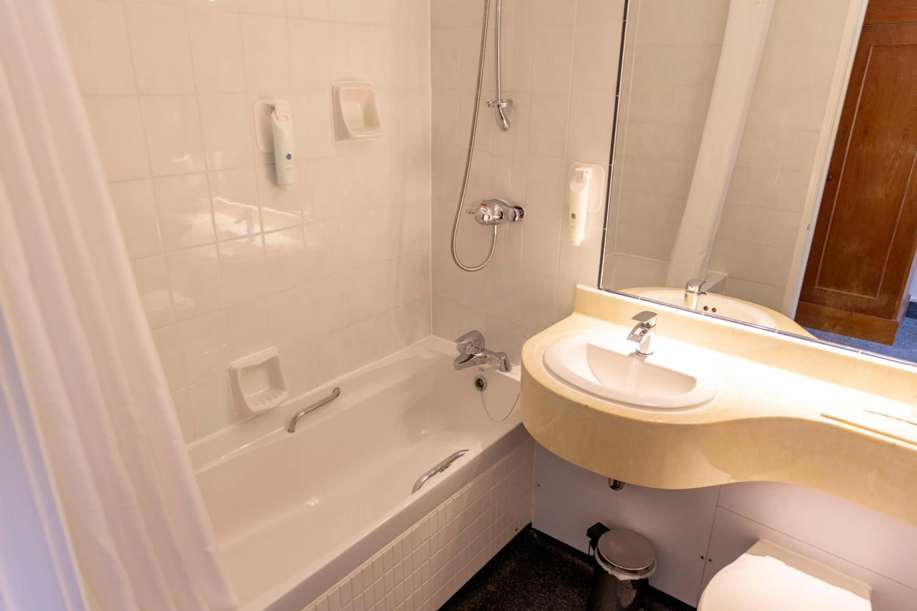 Roebuck by Greene King Inns