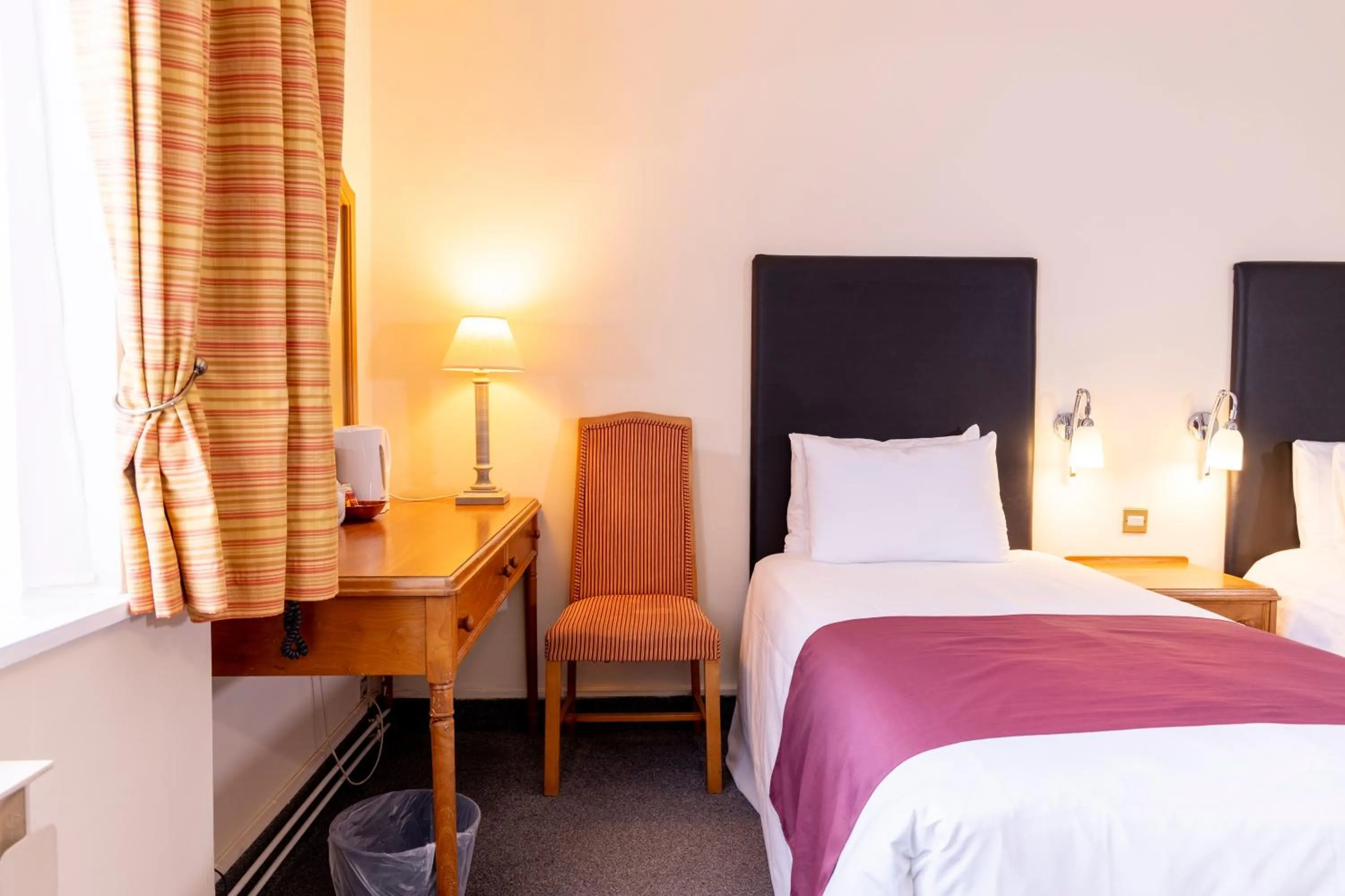 Bedroom, Bed in Roebuck by Greene King Inns