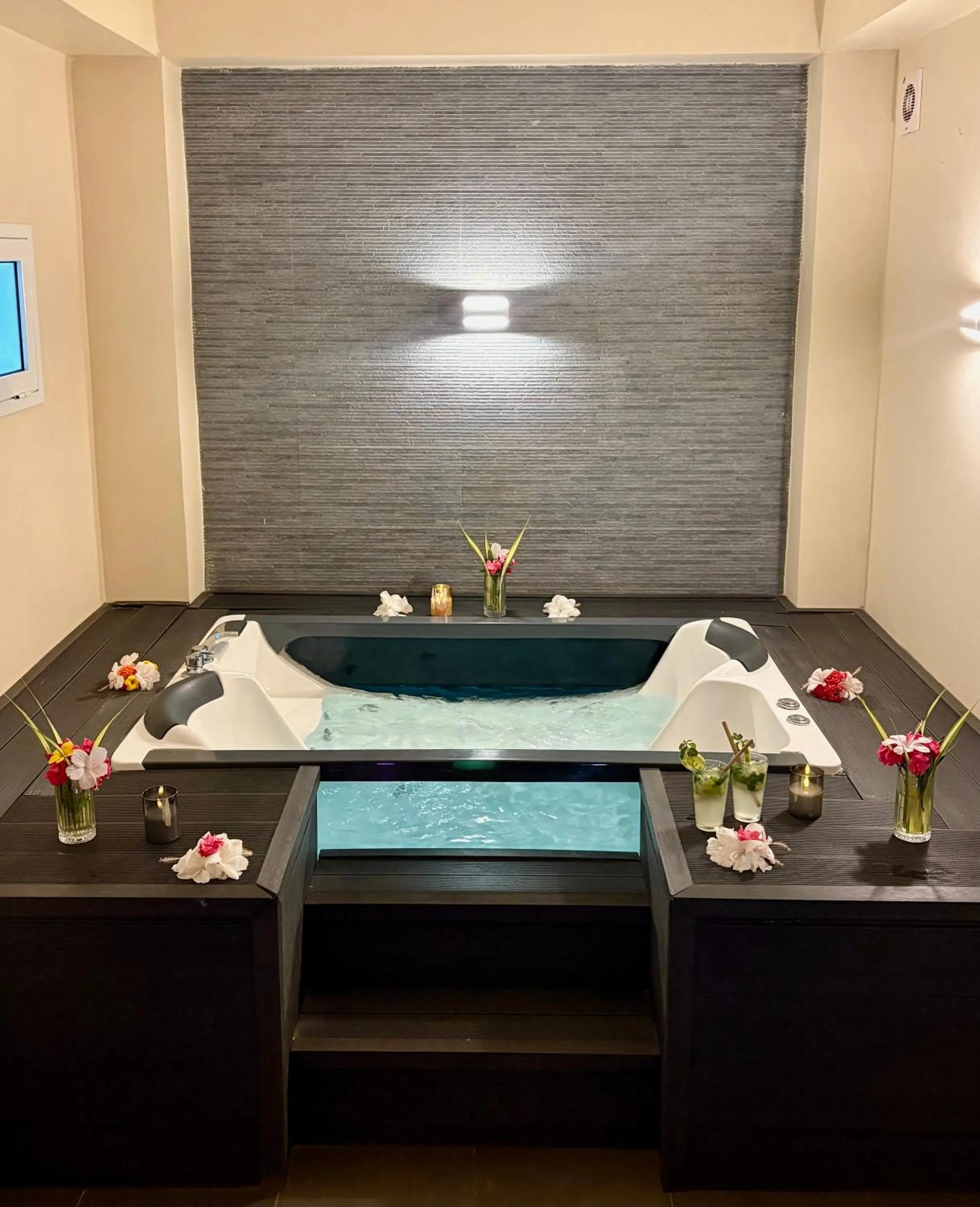 Hot Tub in Andriana Resort & Spa