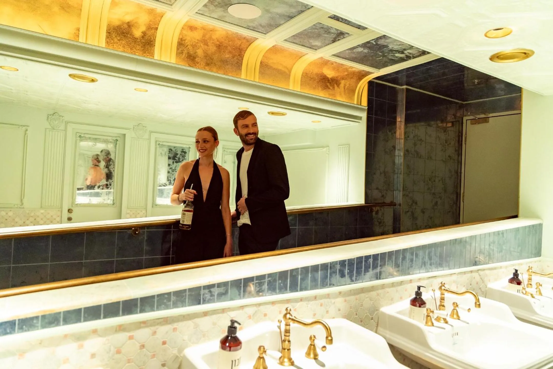 Toilet in Play Levontin