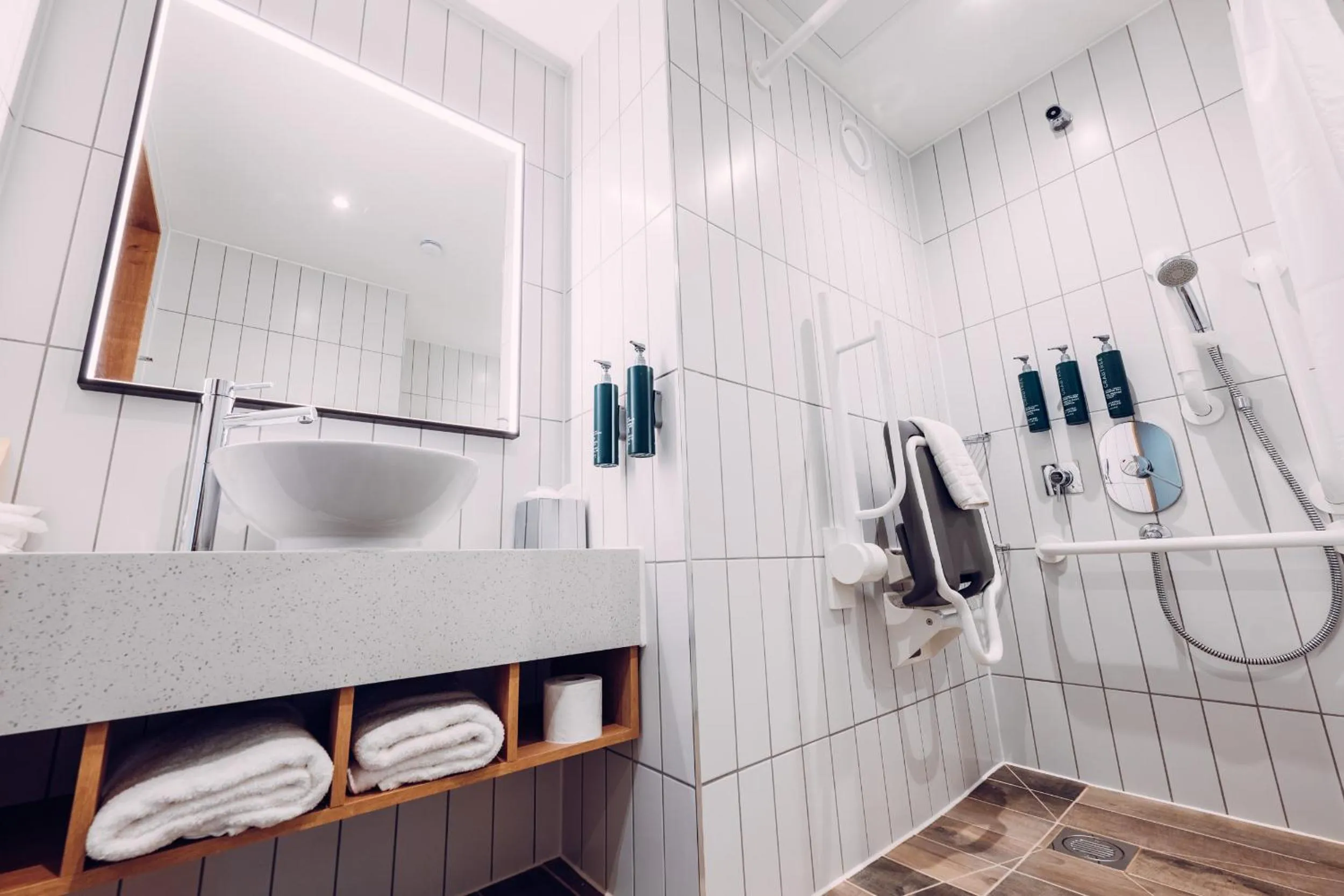 Shower in Hilton Garden Inn Manchester Emirates Old Trafford