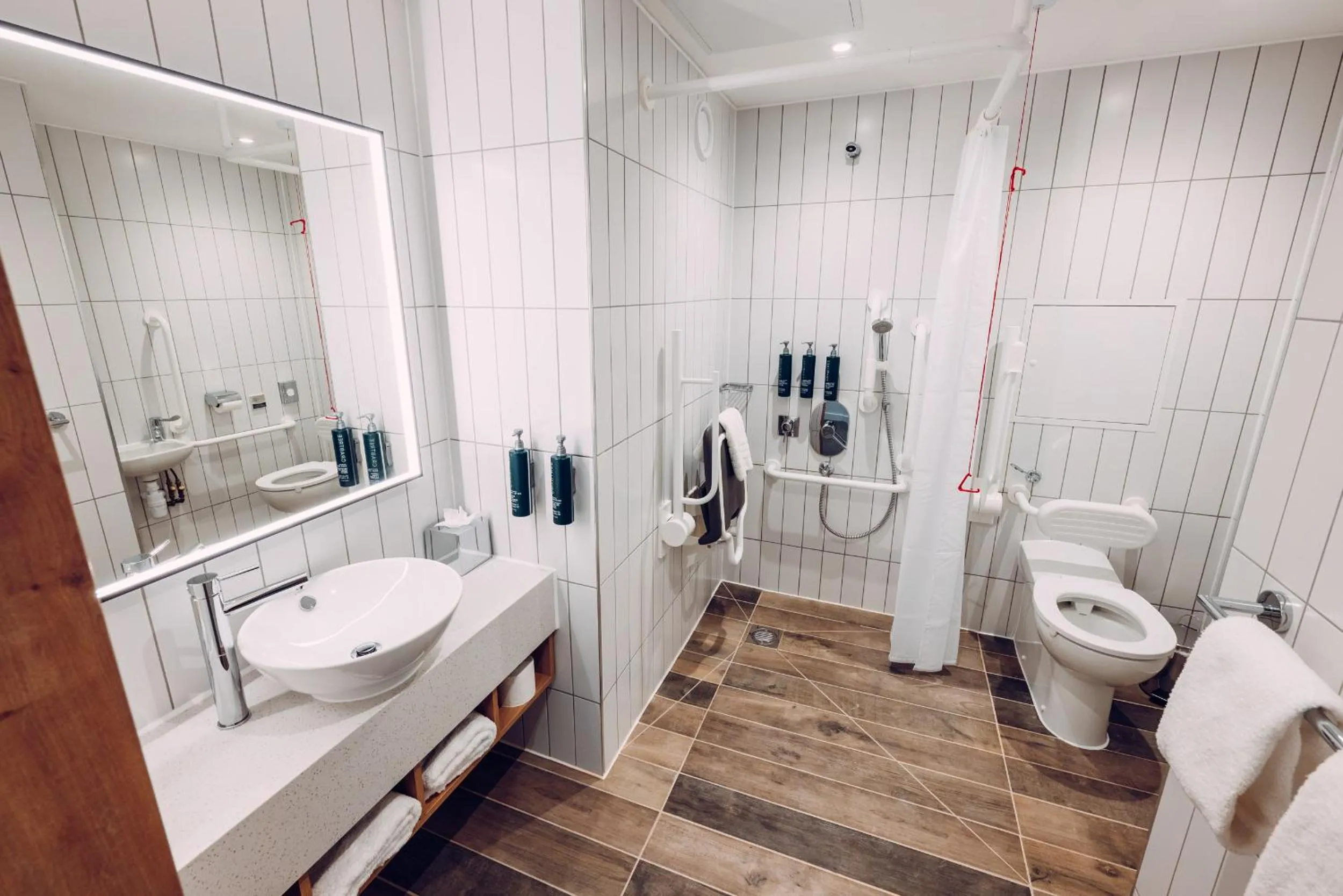 Shower in Hilton Garden Inn Manchester Emirates Old Trafford