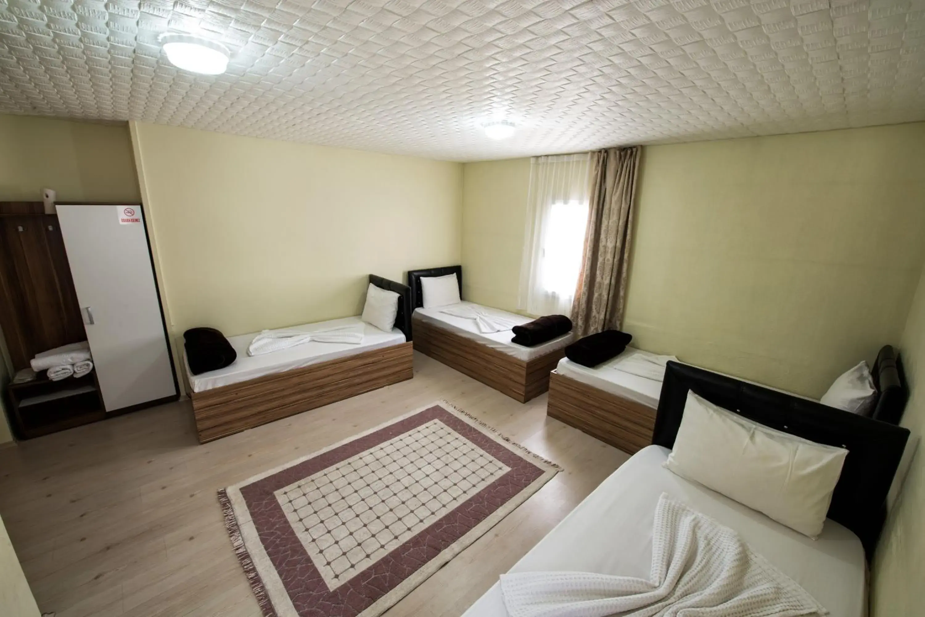 Quadruple Room with Shower and Air Conditioning in Yellow Rose Pansiyon Quadruple Room with Shower and Air Conditioning in Yellow Rose Pansiyon