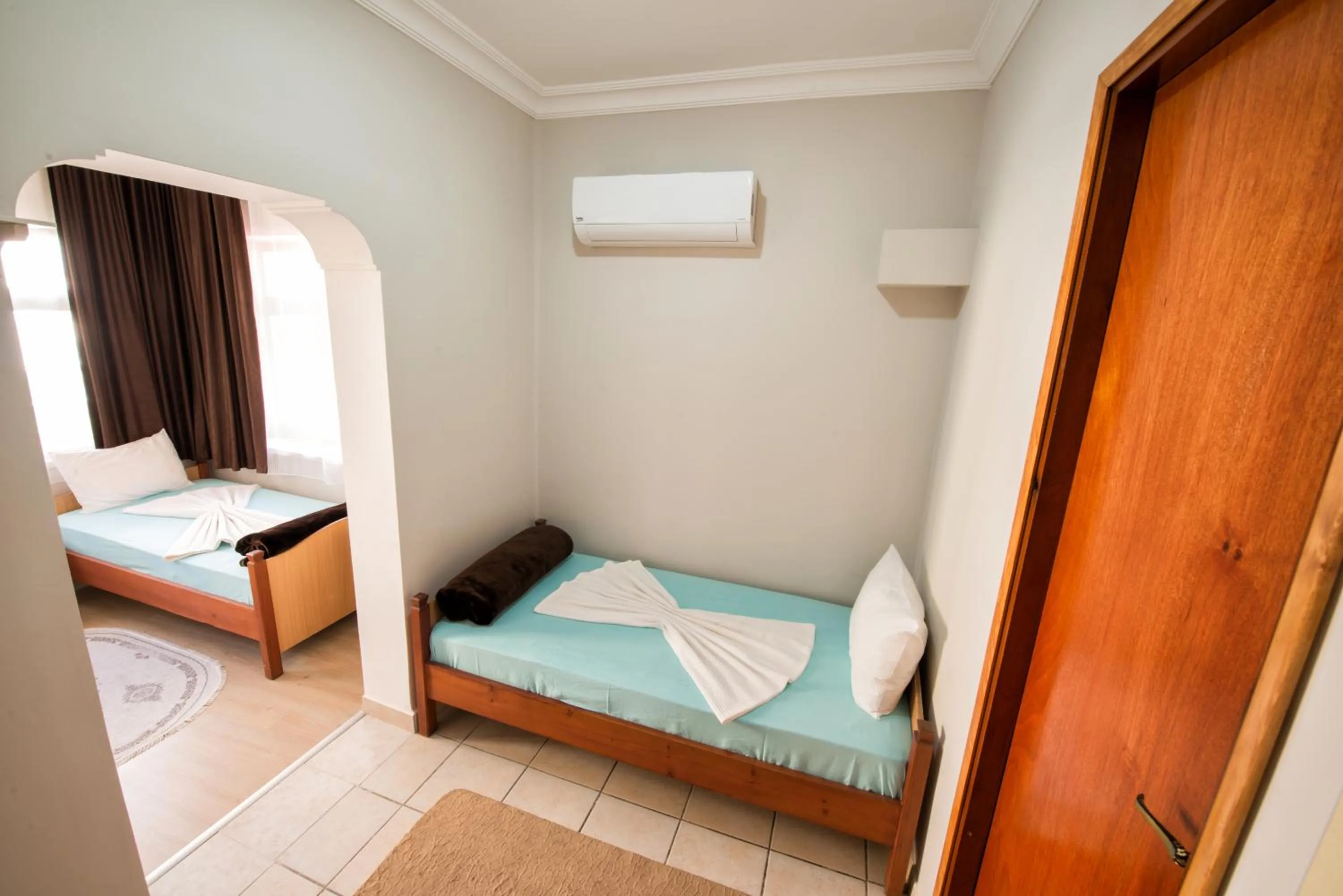 Bed in Yellow Rose Pansiyon