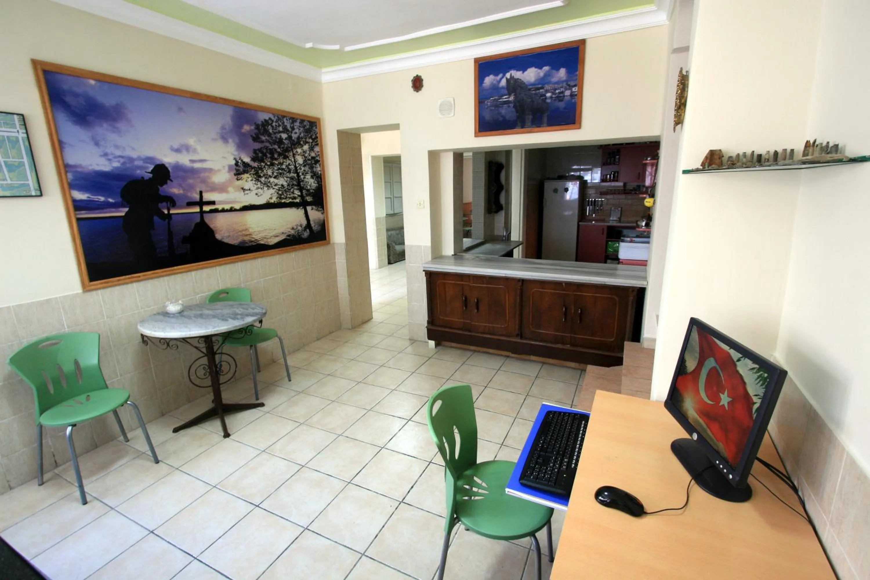 Communal lounge/ TV room in Yellow Rose Pansiyon