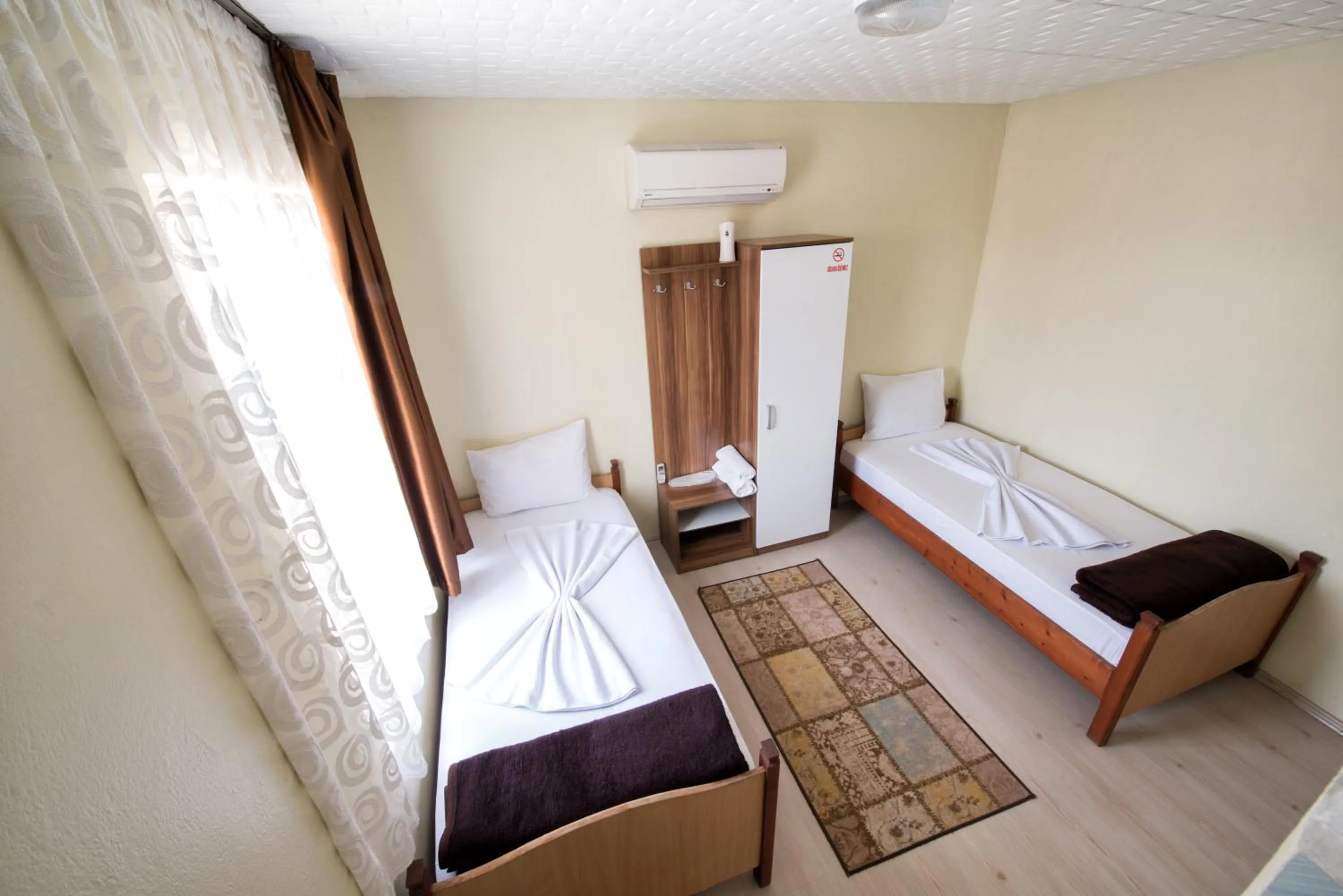 Bed in Yellow Rose Pansiyon