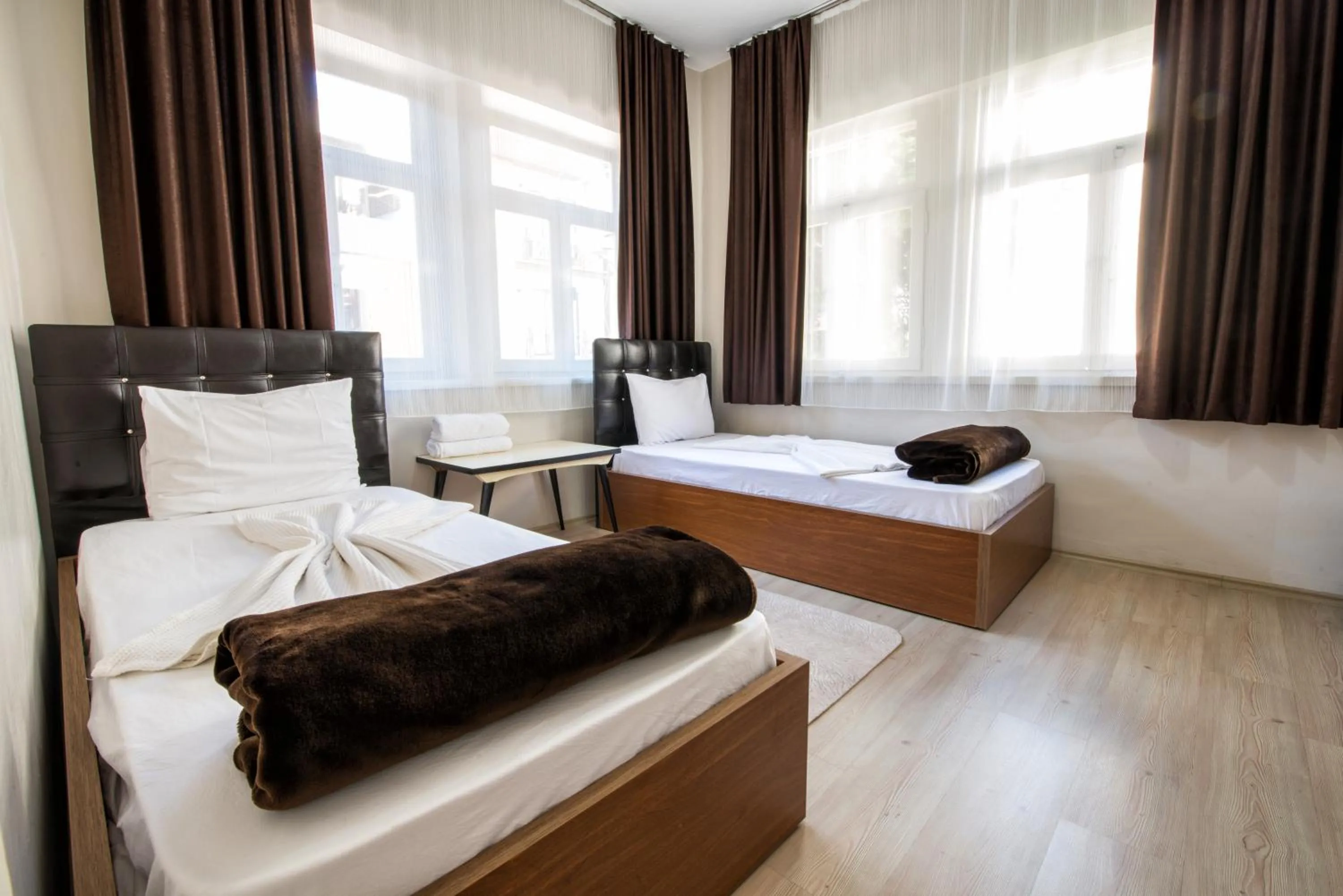 Bed in Yellow Rose Pansiyon