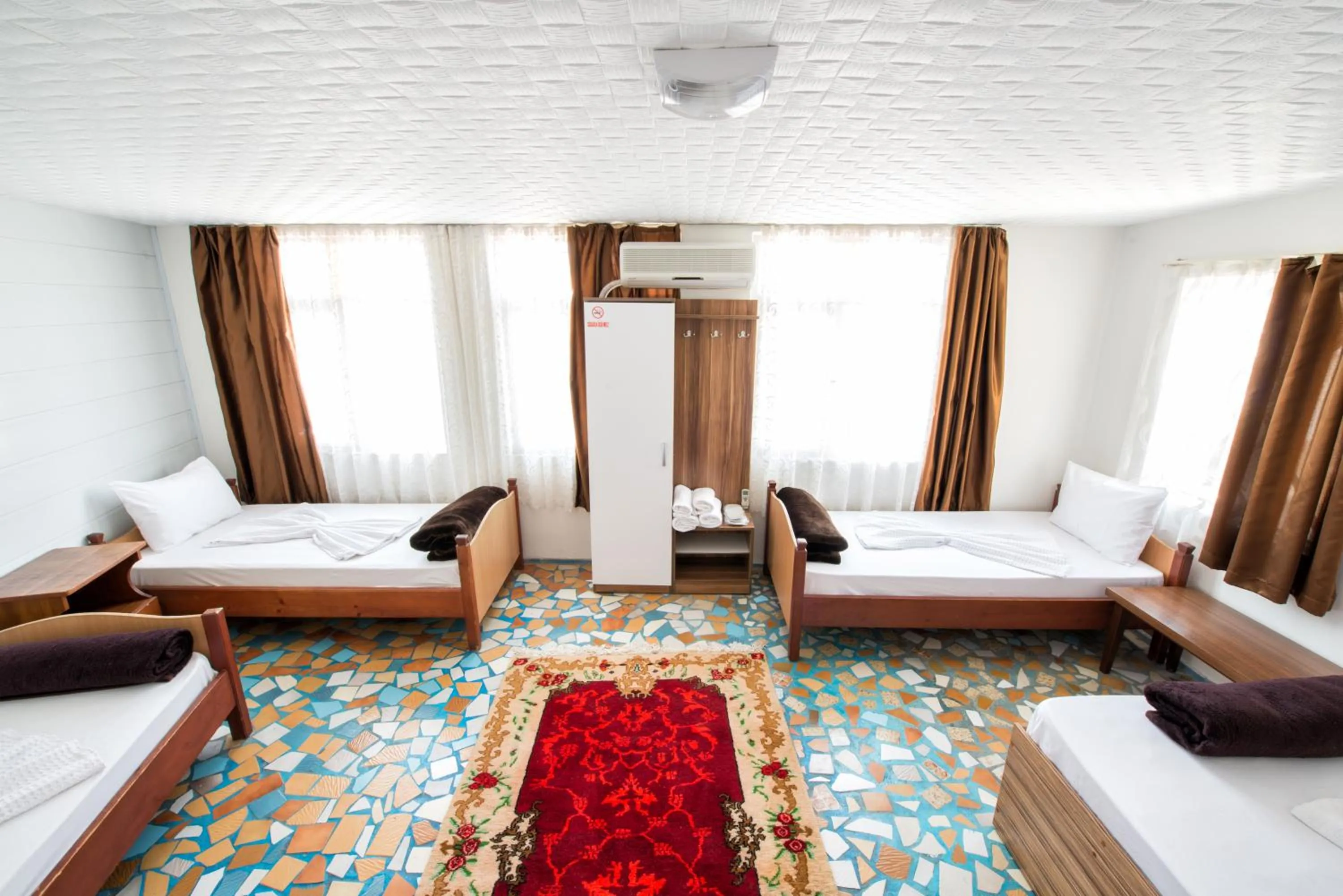 Bed in Yellow Rose Pansiyon