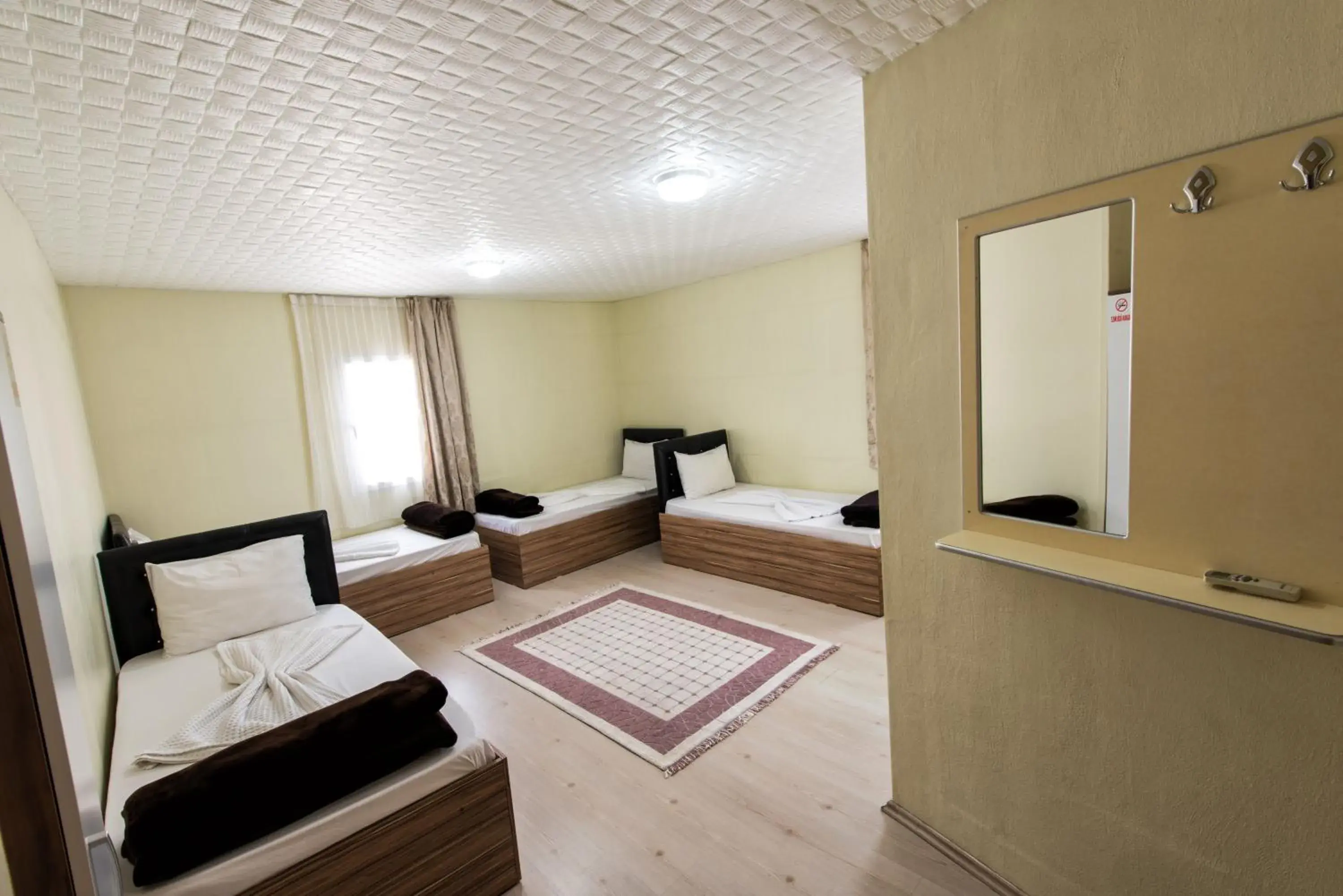 Quadruple Room with Shower and Air Conditioning in Yellow Rose Pansiyon Quadruple Room with Shower and Air Conditioning in Yellow Rose Pansiyon