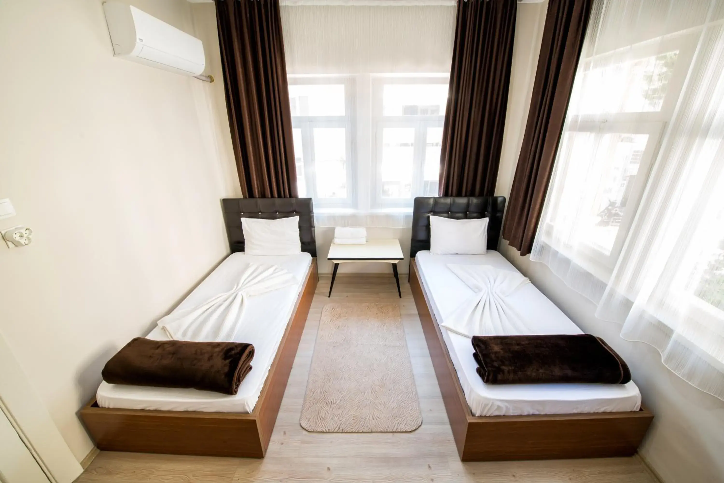 Double or Twin Room with Shower and Air Conditioning in Yellow Rose Pansiyon Double or Twin Room with Shower and Air Conditioning in Yellow Rose Pansiyon